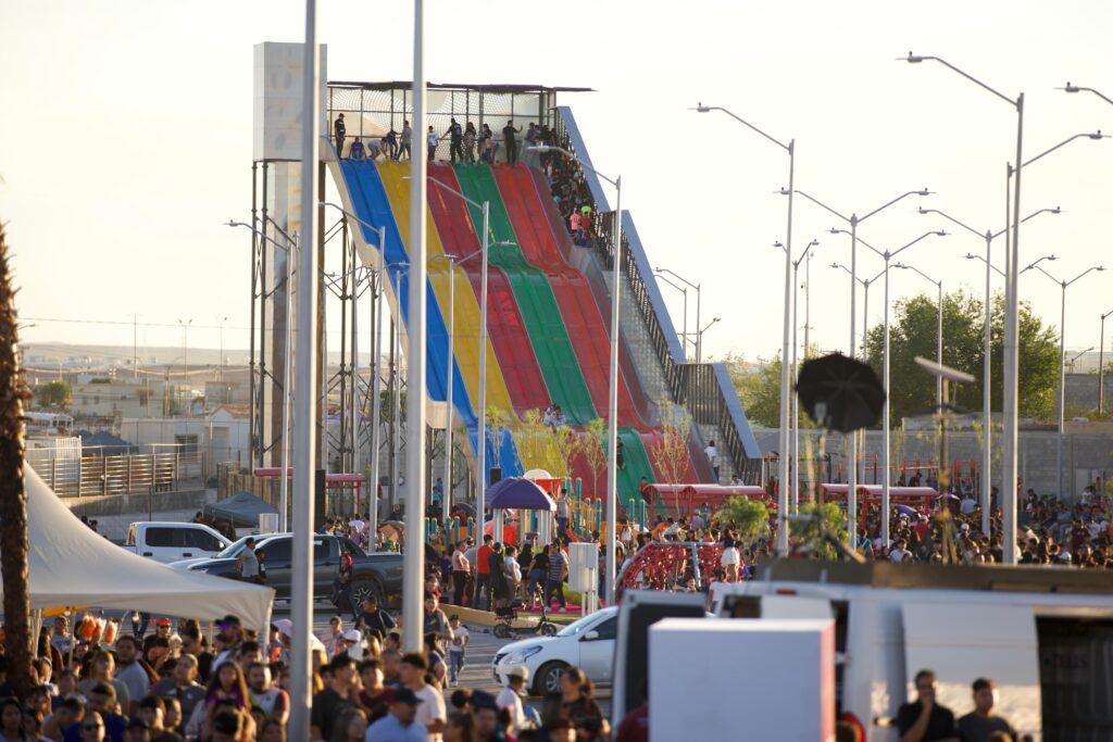 El tobogan durante la inauguración, el pasado 16 de junio de 2026. Fotografía: Gobierno de Ciudad Juárez