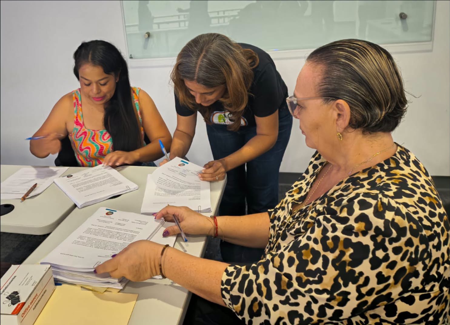 Firma de denuncias. Fuente: Guardianes del Medio Ambiente JRZ