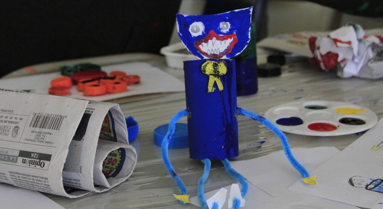 Menores Crean Esculturas Con Materiales Reciclados En Taller De Arte En ...