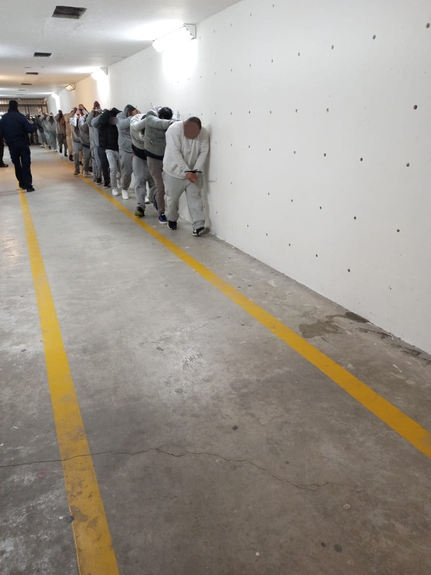 Trasladan a casi 200 internos del Cereso 3 a penales federales