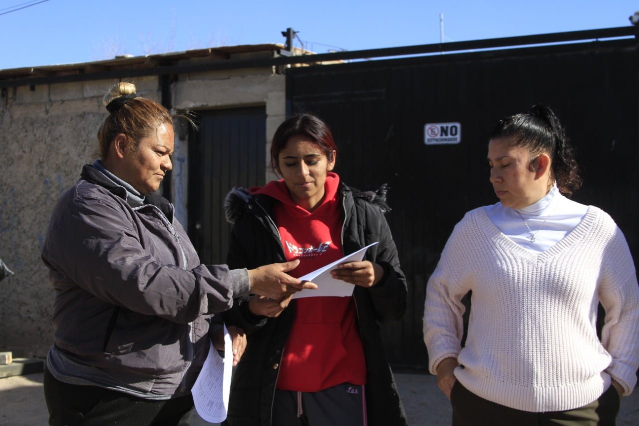 Vecinos de la Carlos Castillo Peraza se organizan para mejorar su entorno