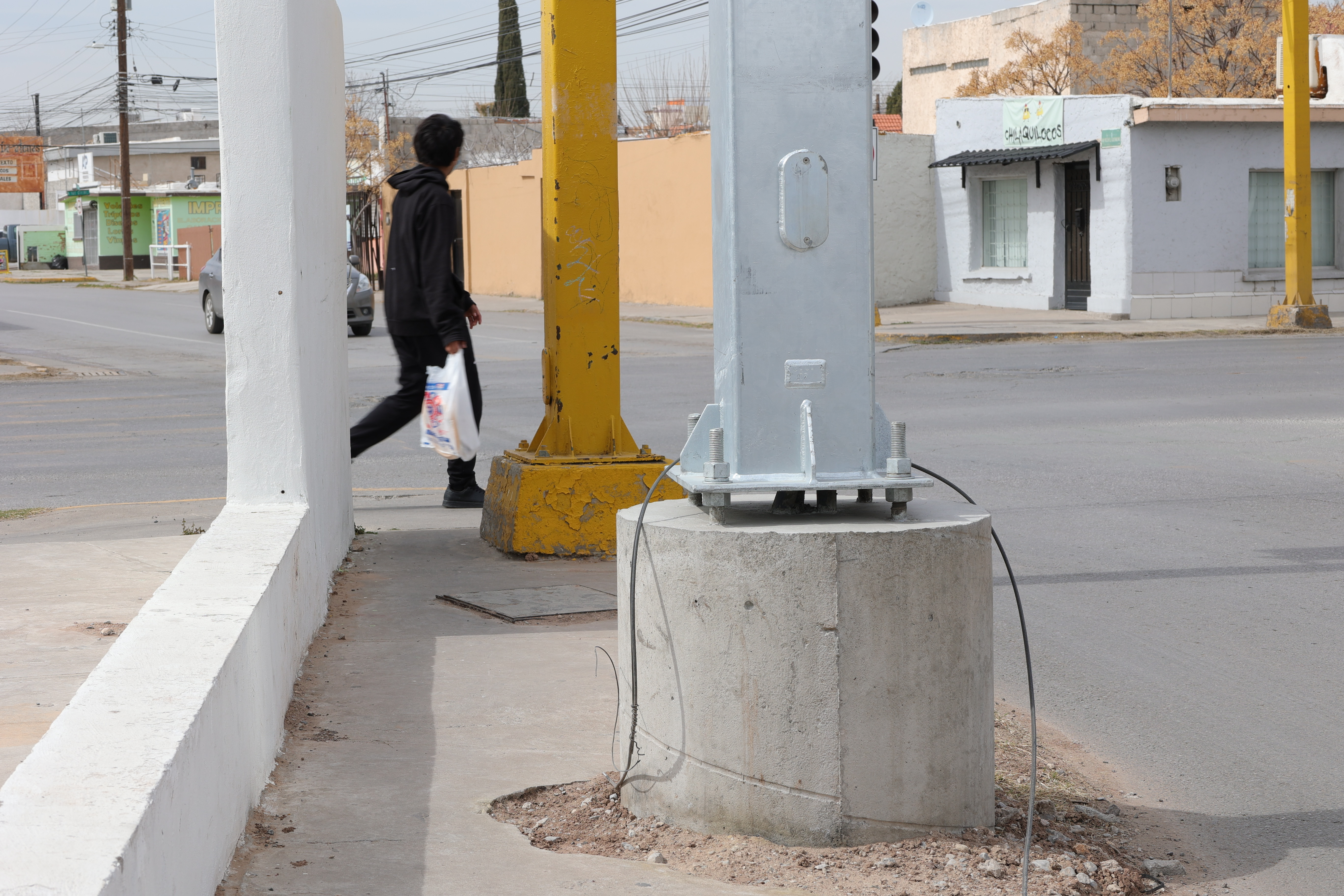Instalan postes de Plataforma Centinela en banquetas y camellones