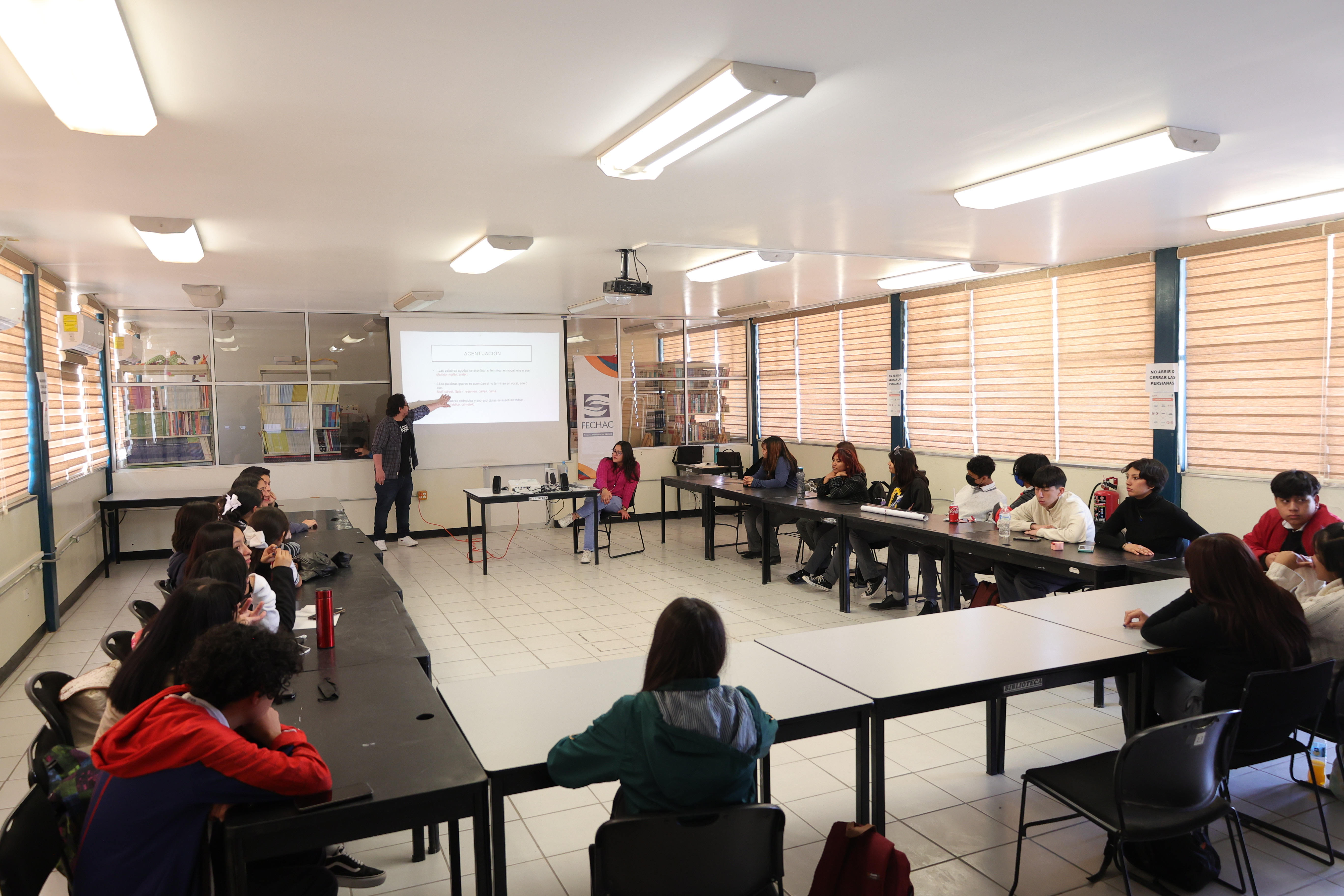 Arrancan talleres de periodismo con estudiantes de preparatoria en el suroriente 