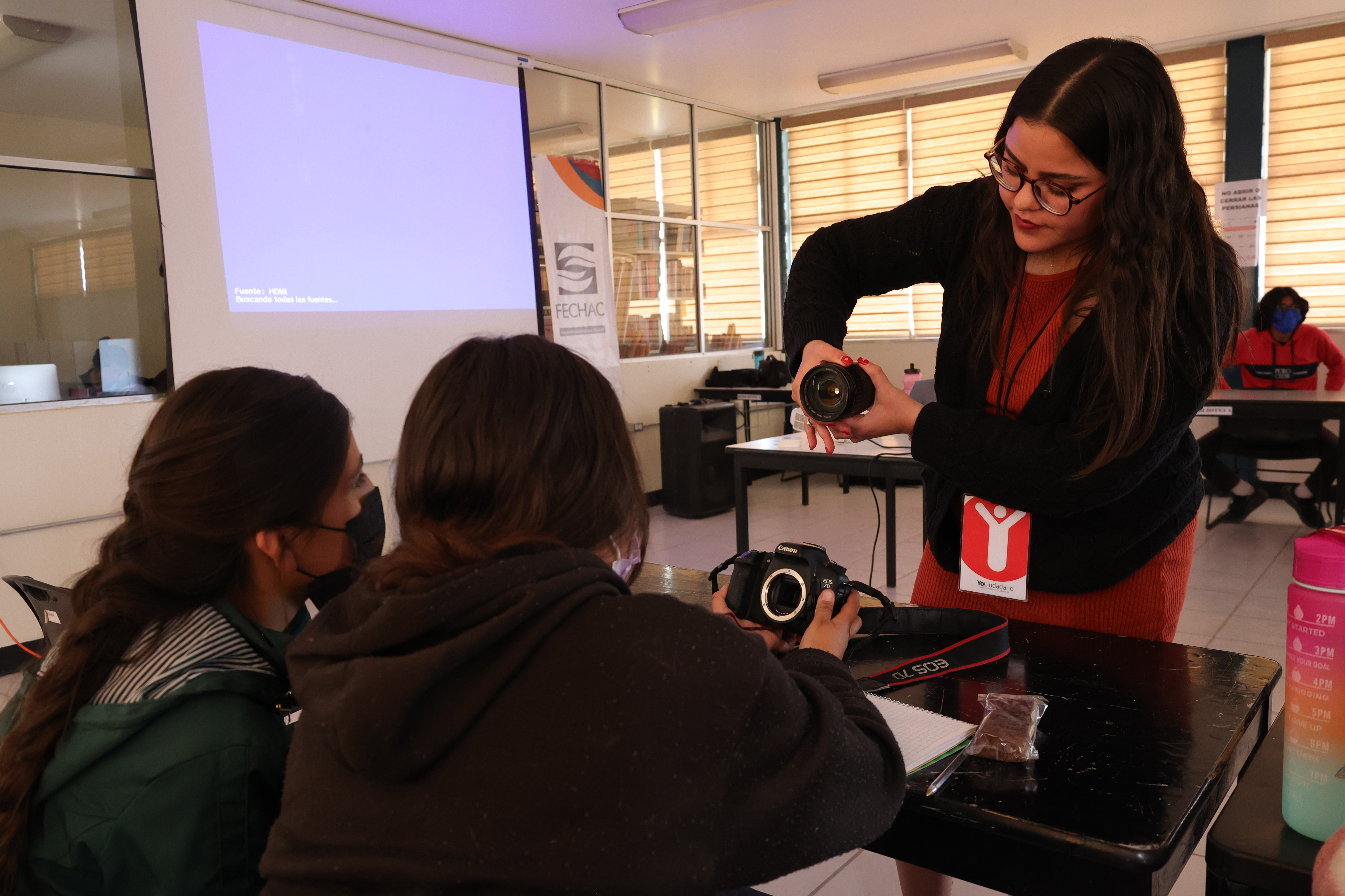 Inicia taller de fotografía periodística con jóvenes en el suroriente