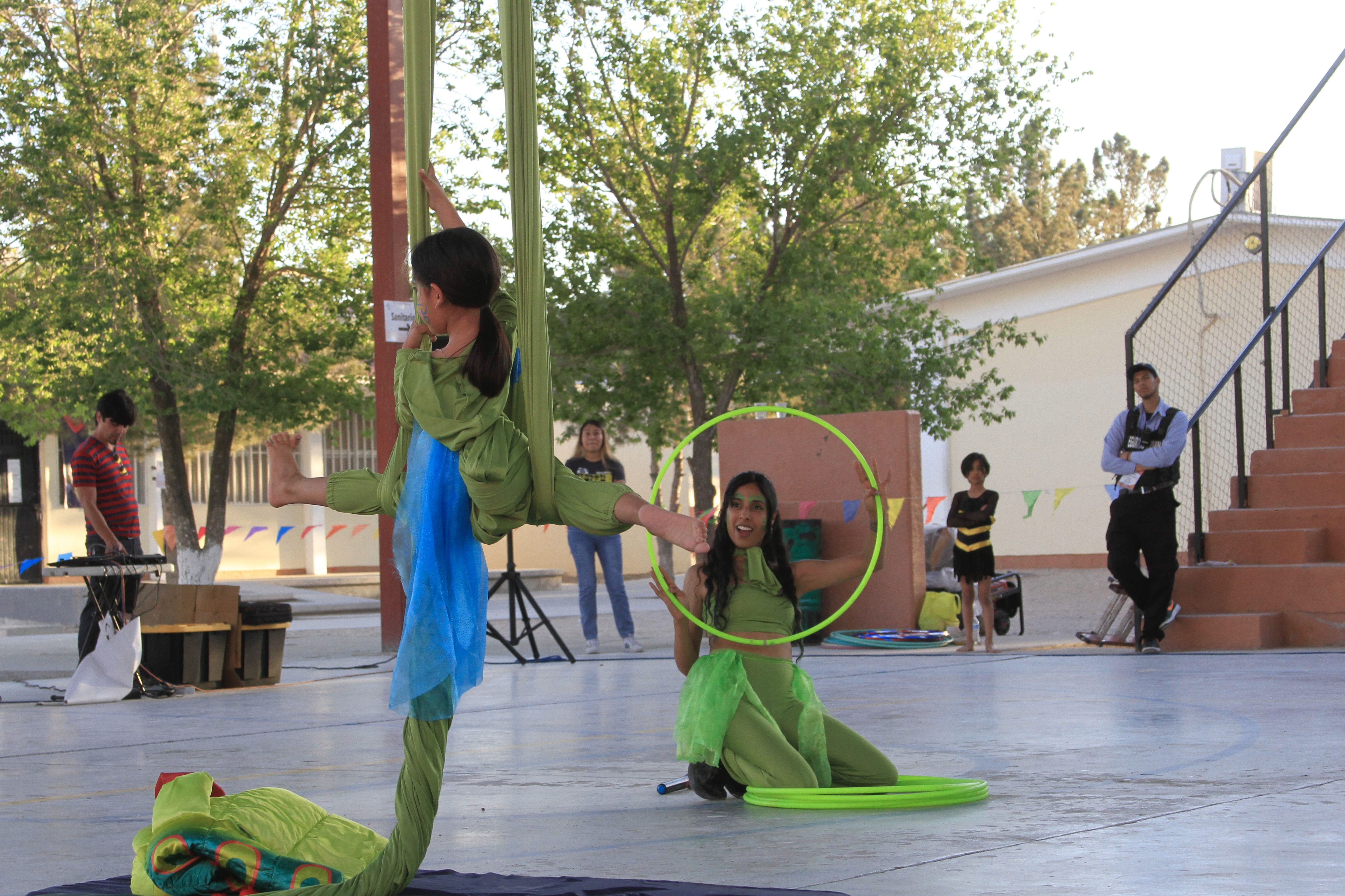 Con danza aérea y teatro fomentan el cuidado al medioambiente en el suroriente
