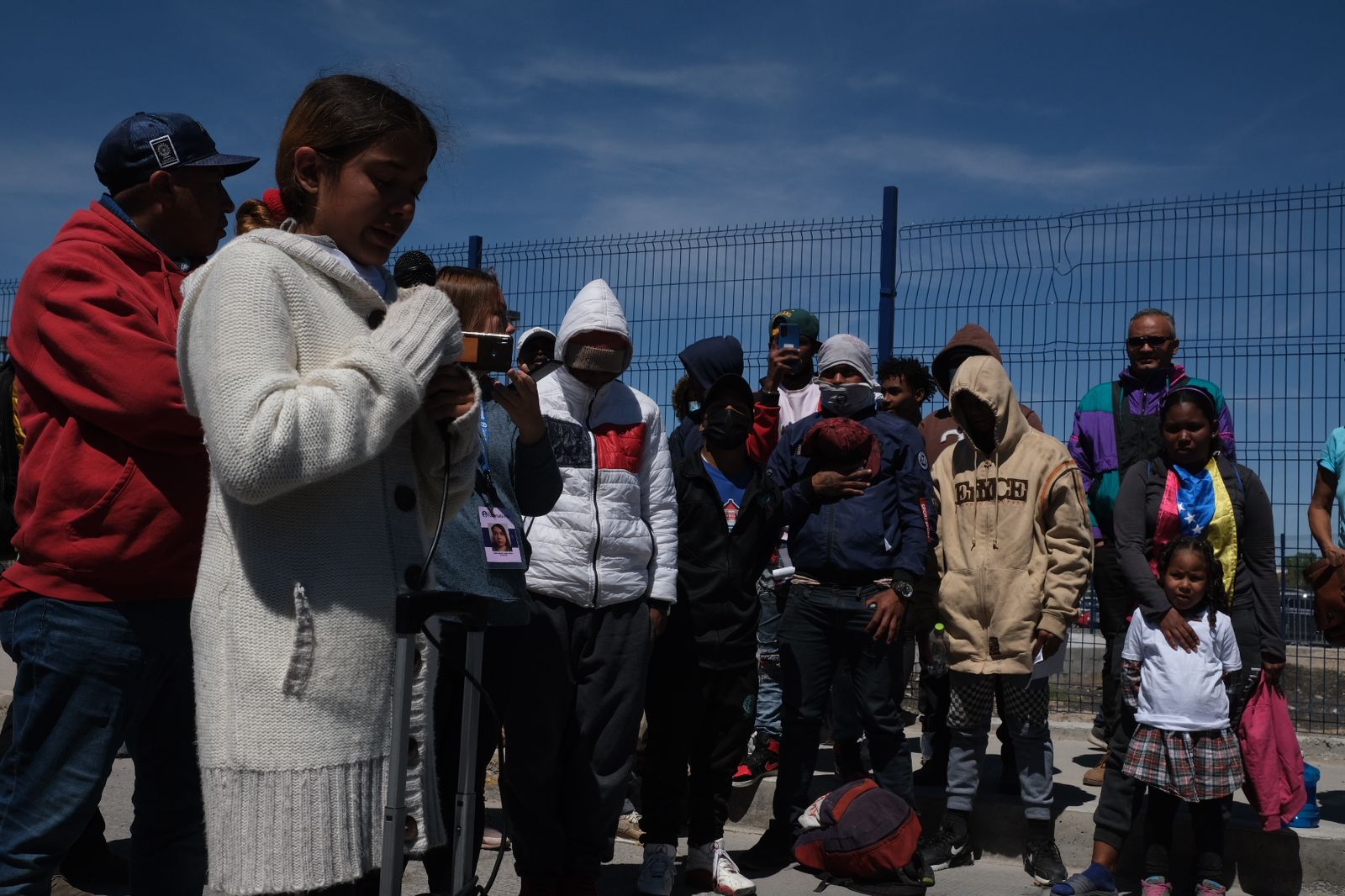 'Ya basta de violar nuestros derechos’; AMLO evade a migrantes en Ciudad Juárez
