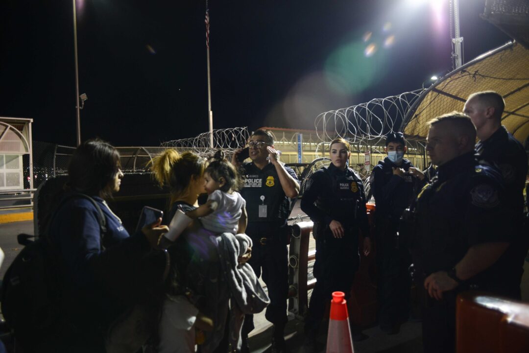 Expira Título 42 con unos 11 mil migrantes varados en la región de Ciudad Juárez-El Paso