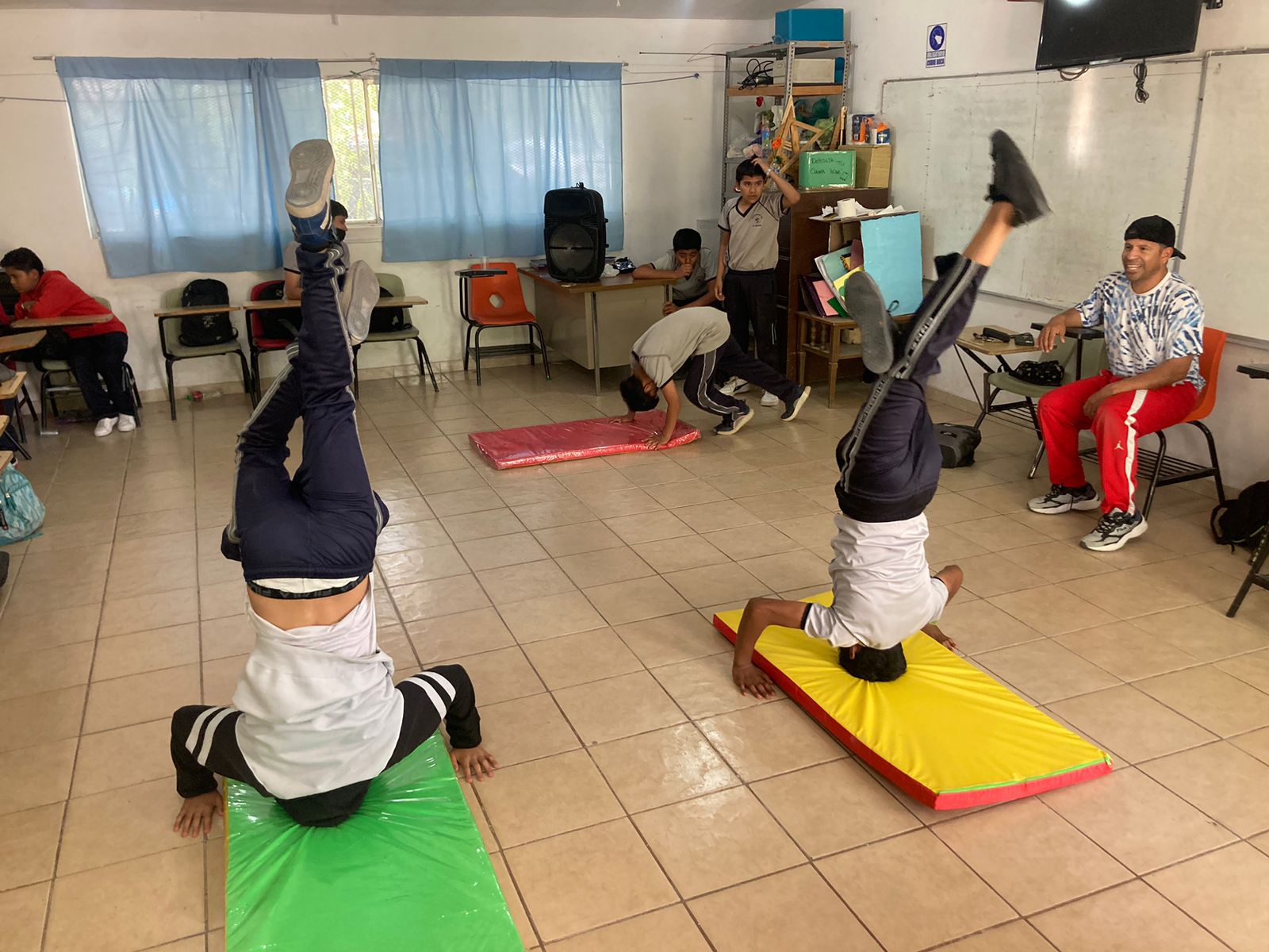 Acercan a jóvenes del suroriente al breakdance