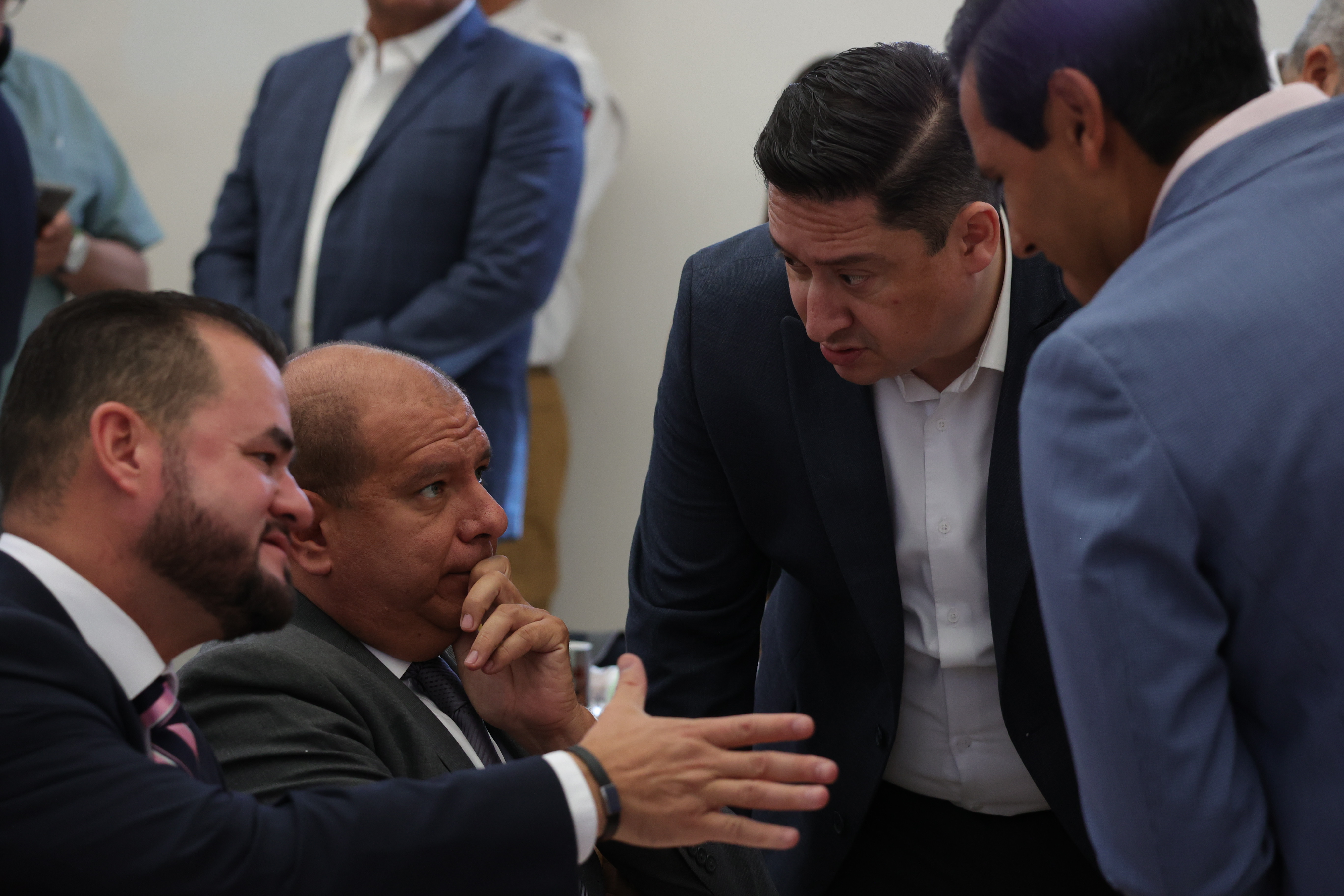 Diputados se contradicen sobre elección de regidurías en reforma constitucional
