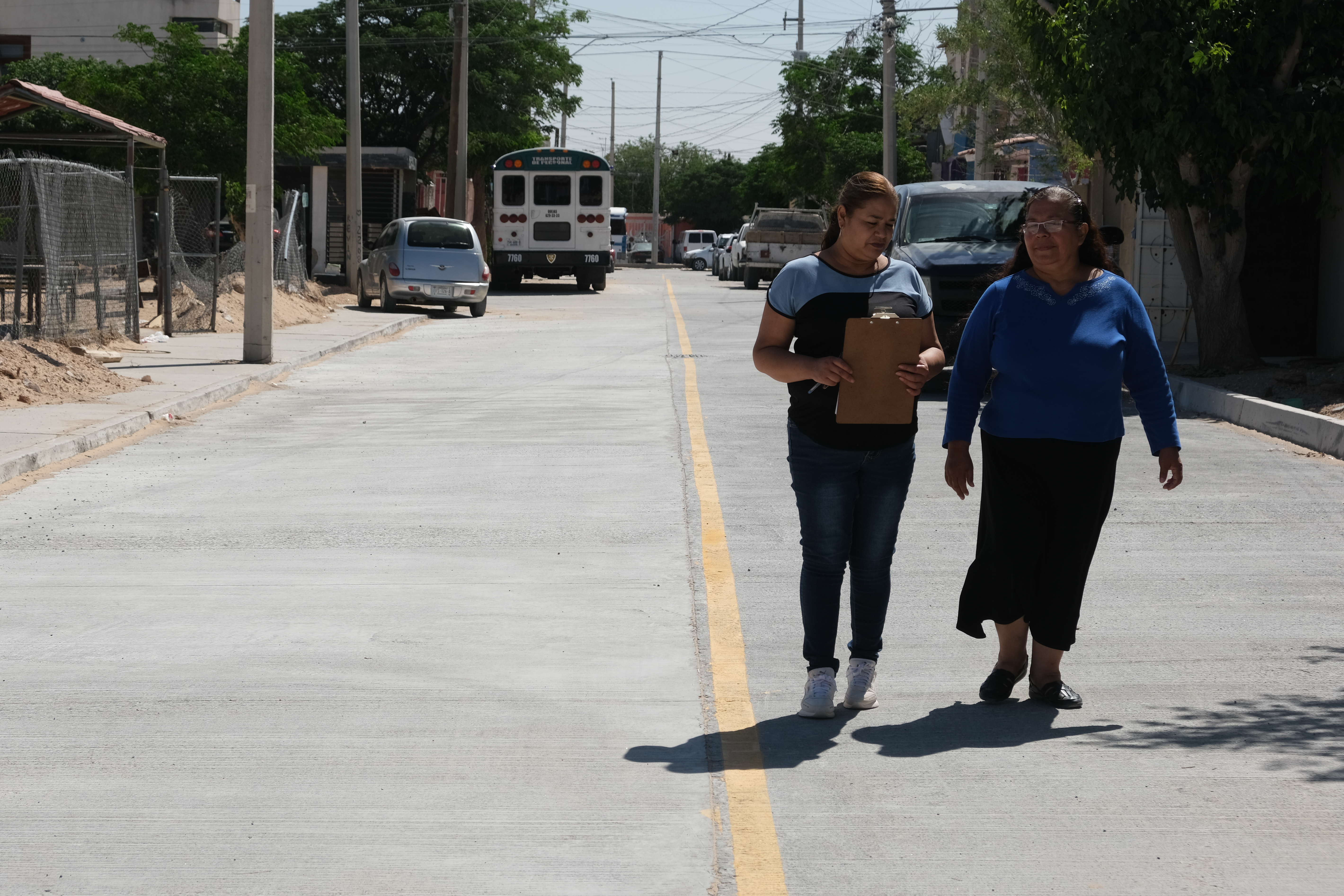 Tras 15 años, un grupo de vecinas logró así la pavimentación de 9 calles en su colonia