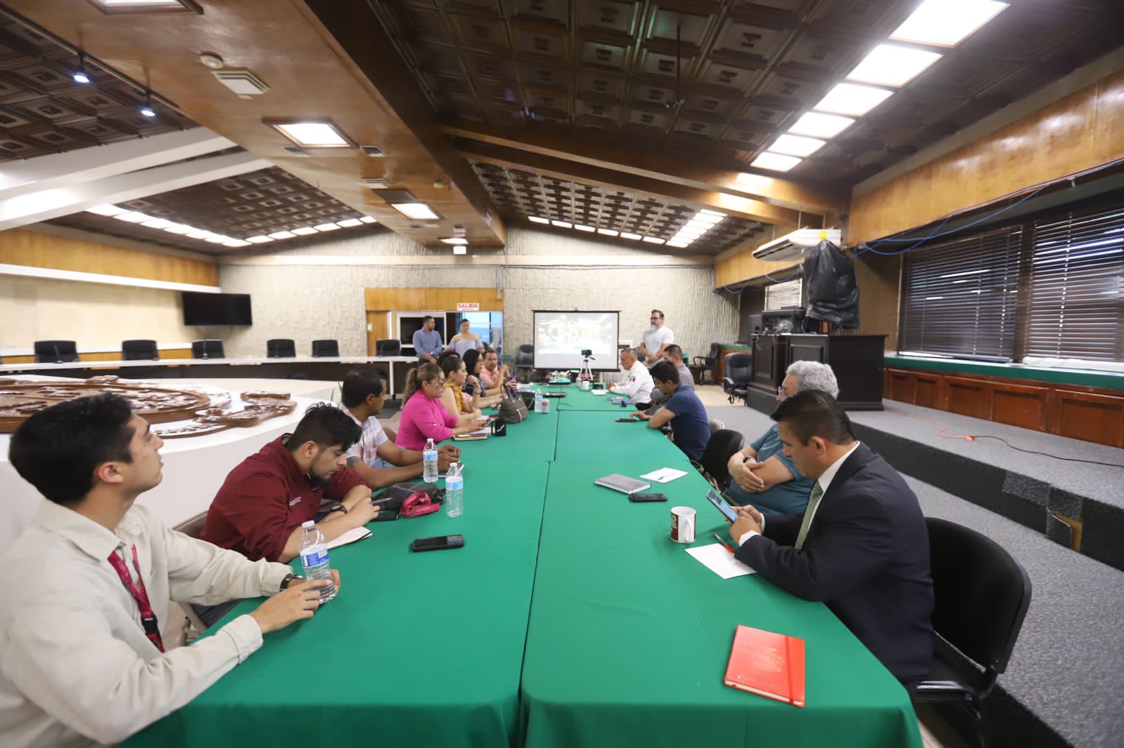 Regidores propondrán abrir la calle Fernando Montes de Oca