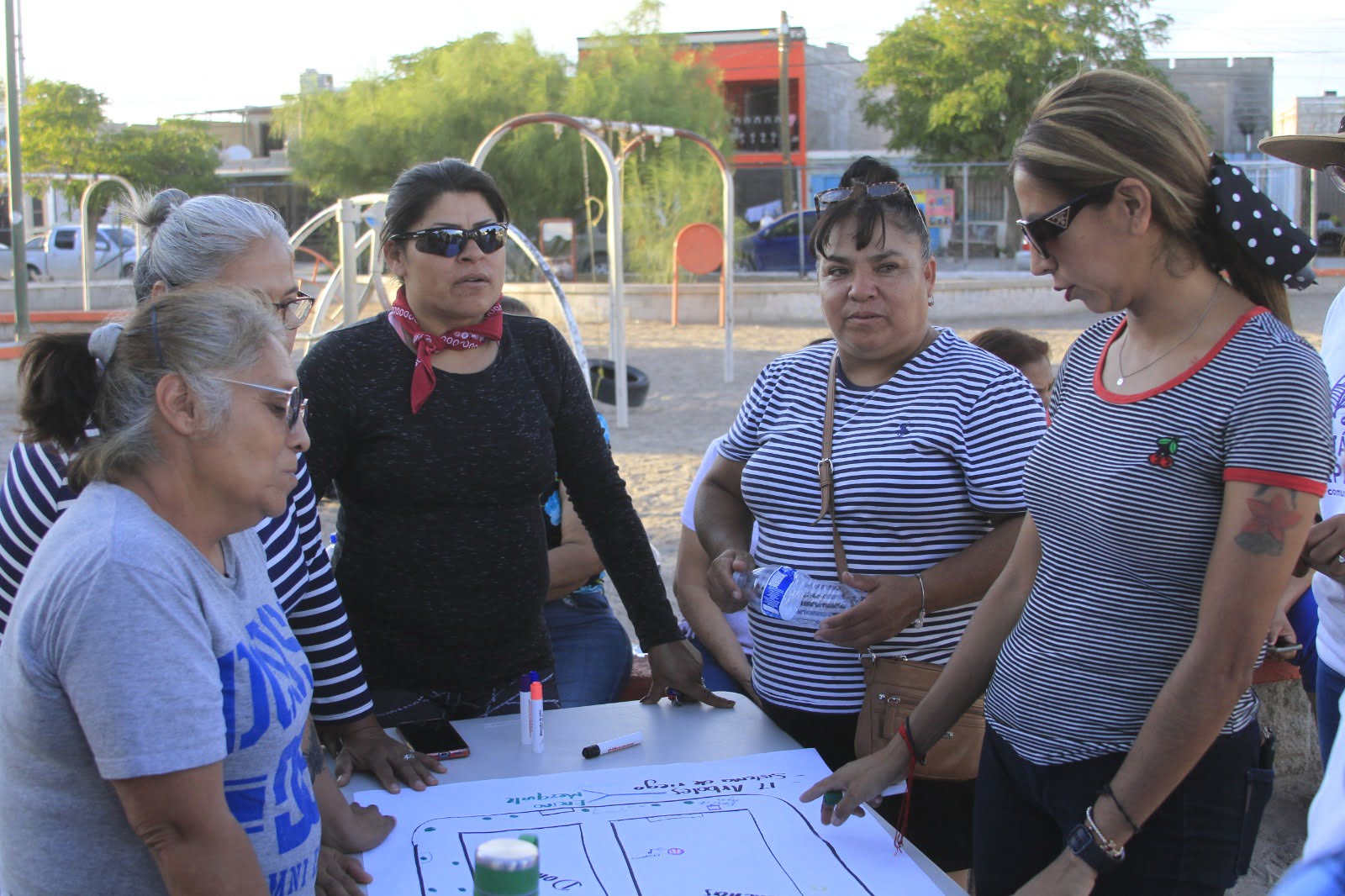 En el suroriente, mujeres diseñan plan para reforestar sus parques