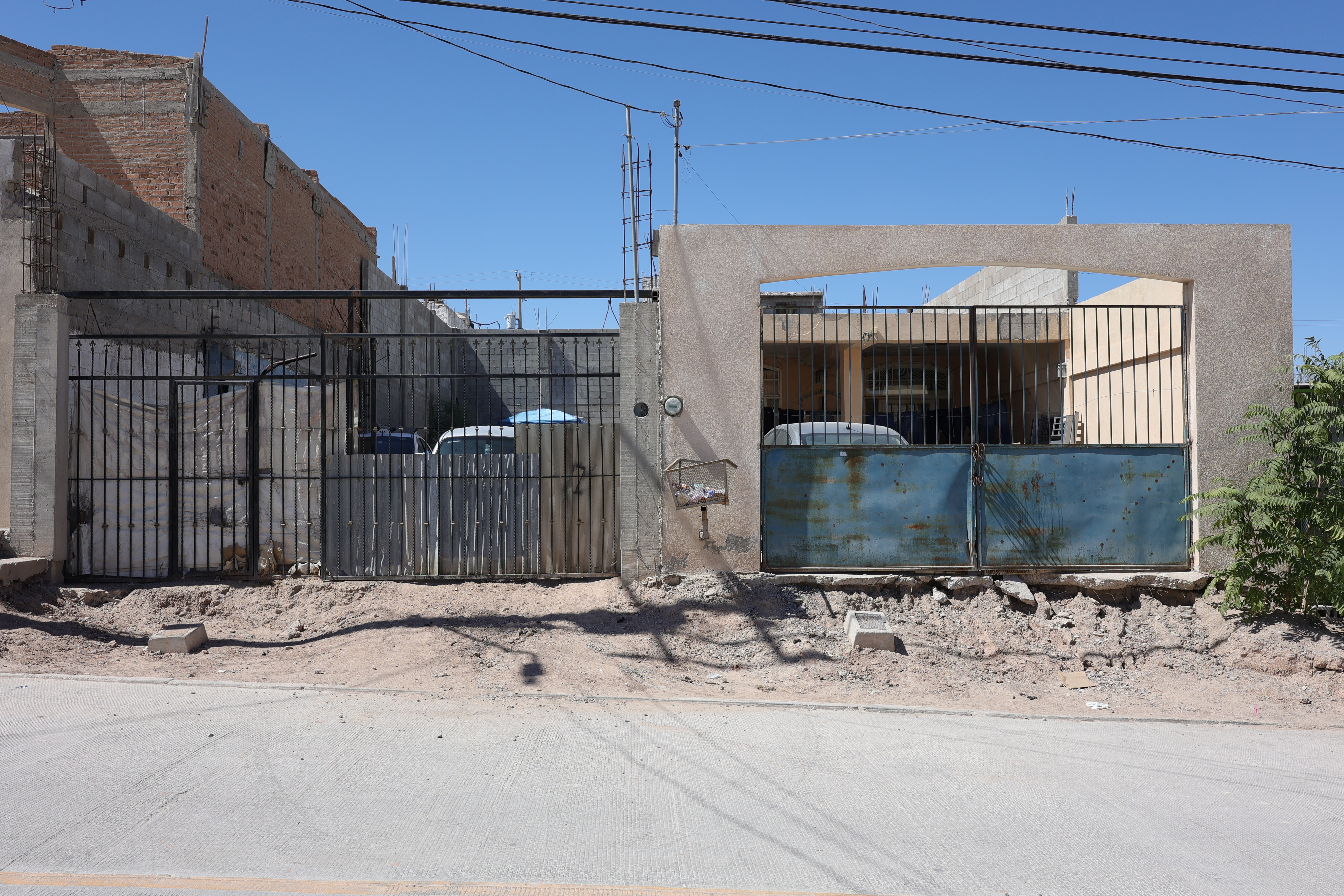 Sin banquetas y desniveladas: así entregaron obras de pavimentación en Tierra Nueva