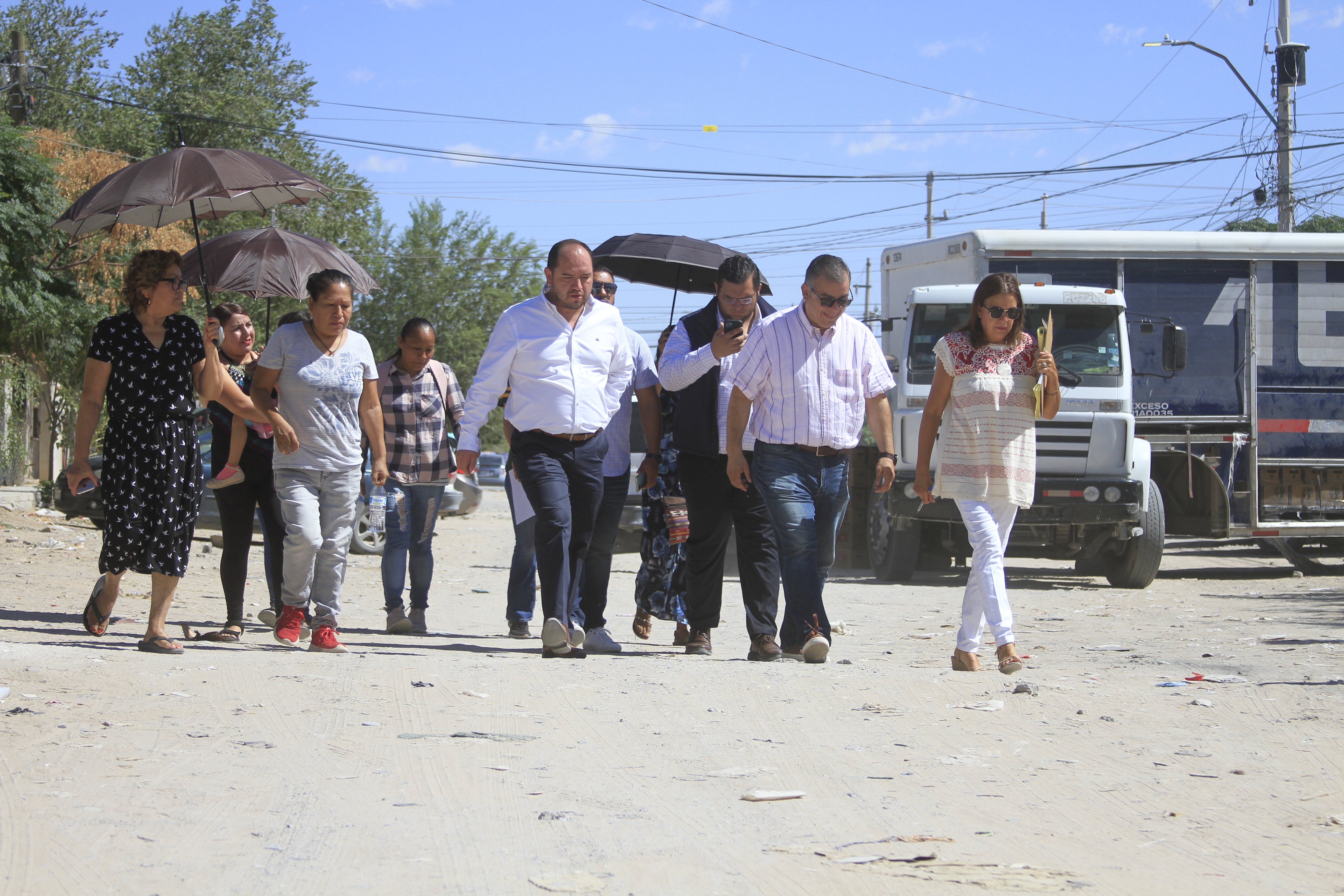 Ante vecinos, regidores se comprometen a atender pavimentación en la Carlos Castillo Peraza