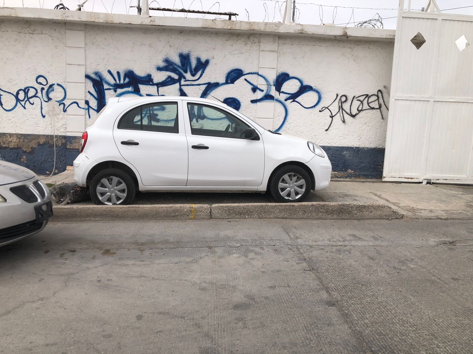 Buscan incluir denuncia por banquetas obstruidas en aplicación móvil del Municipio