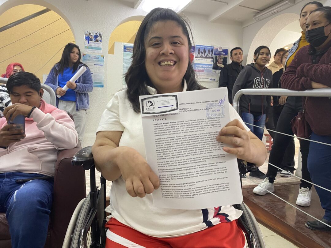 Estudiante con dispacidad motriz denuncia a UACJ; reclama violación al derecho de inclusión