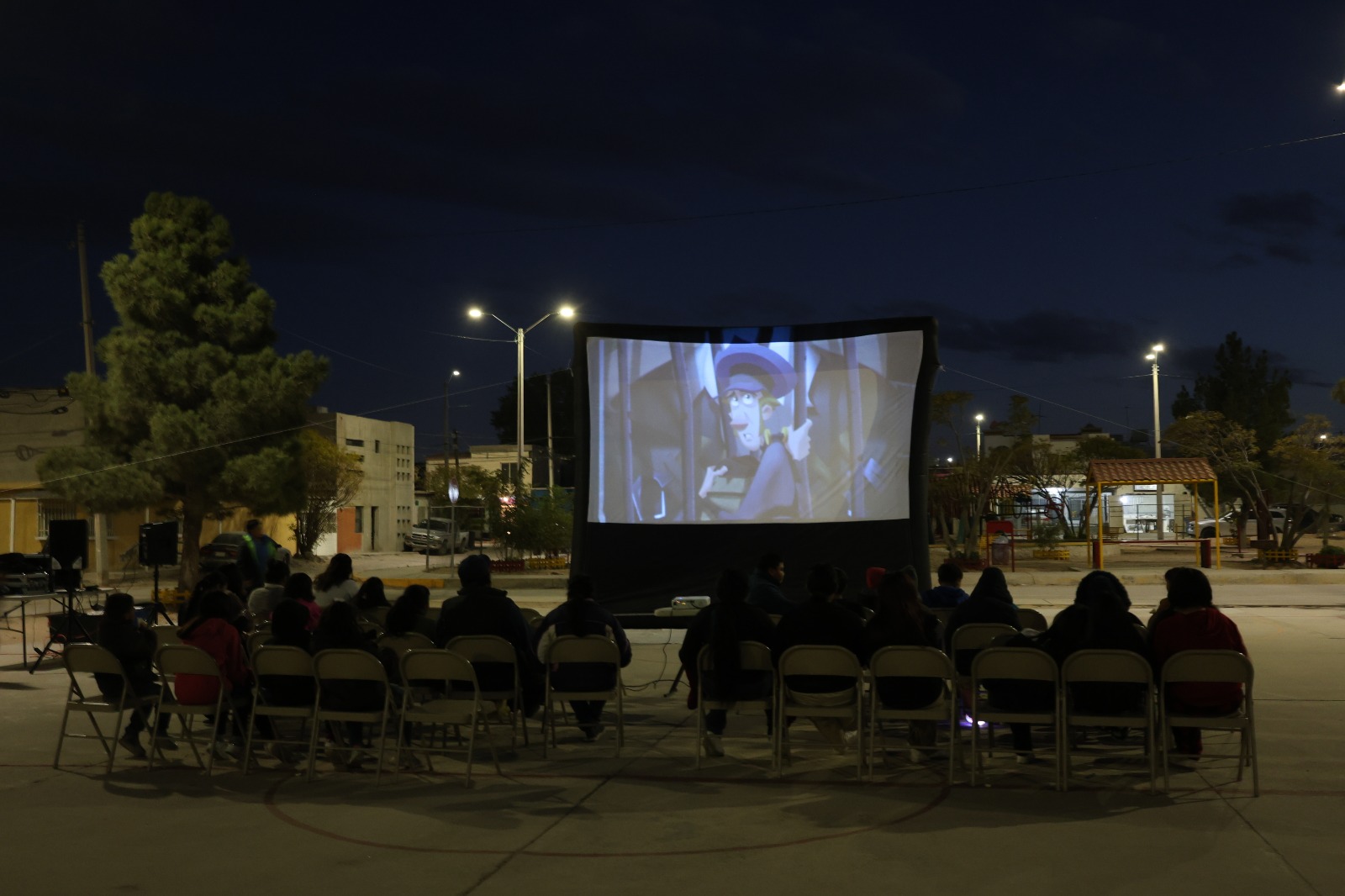 Llevan funciones de cine comunitario al suroriente