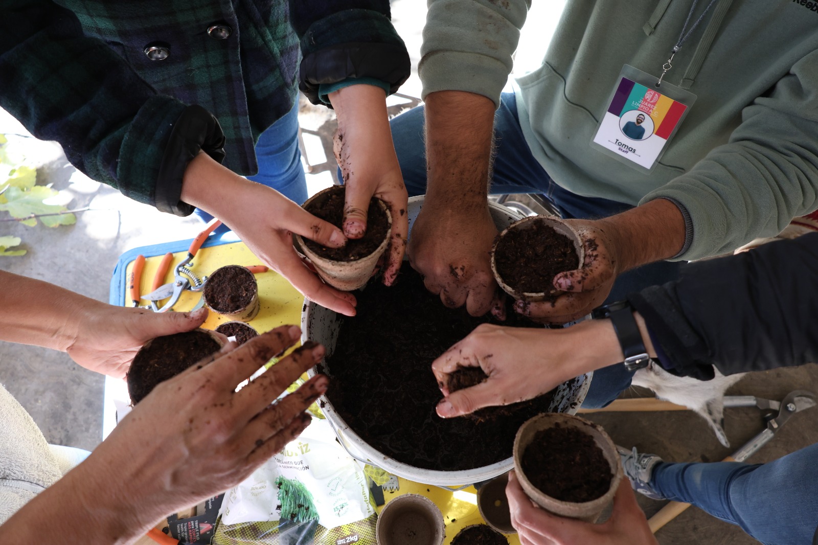 Imparten talleres de reproducción de plantas y poda en colonias del suroriente