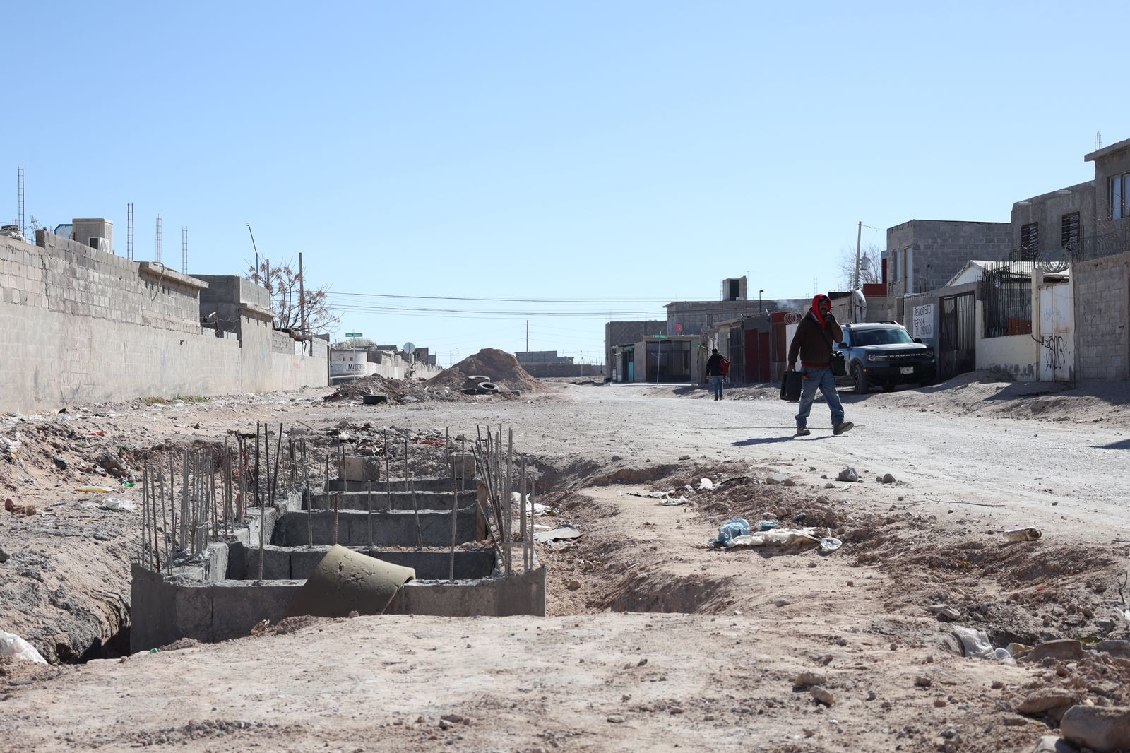 Estado incumple con entrega de calle Soneto 154; deja obra inconclusa y riesgosa para vecinos