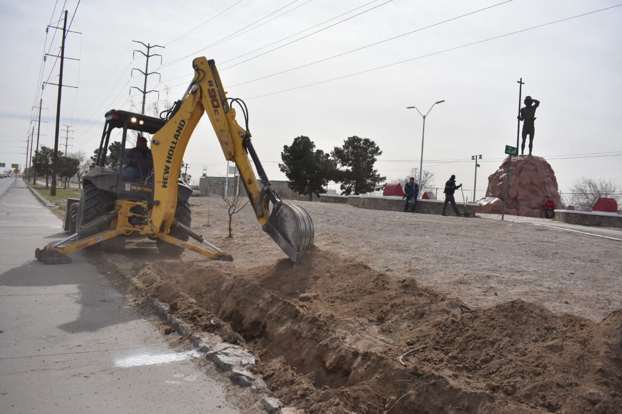 Inicia instalación de sistema de riego en Parque Lineal Cuatro Siglos