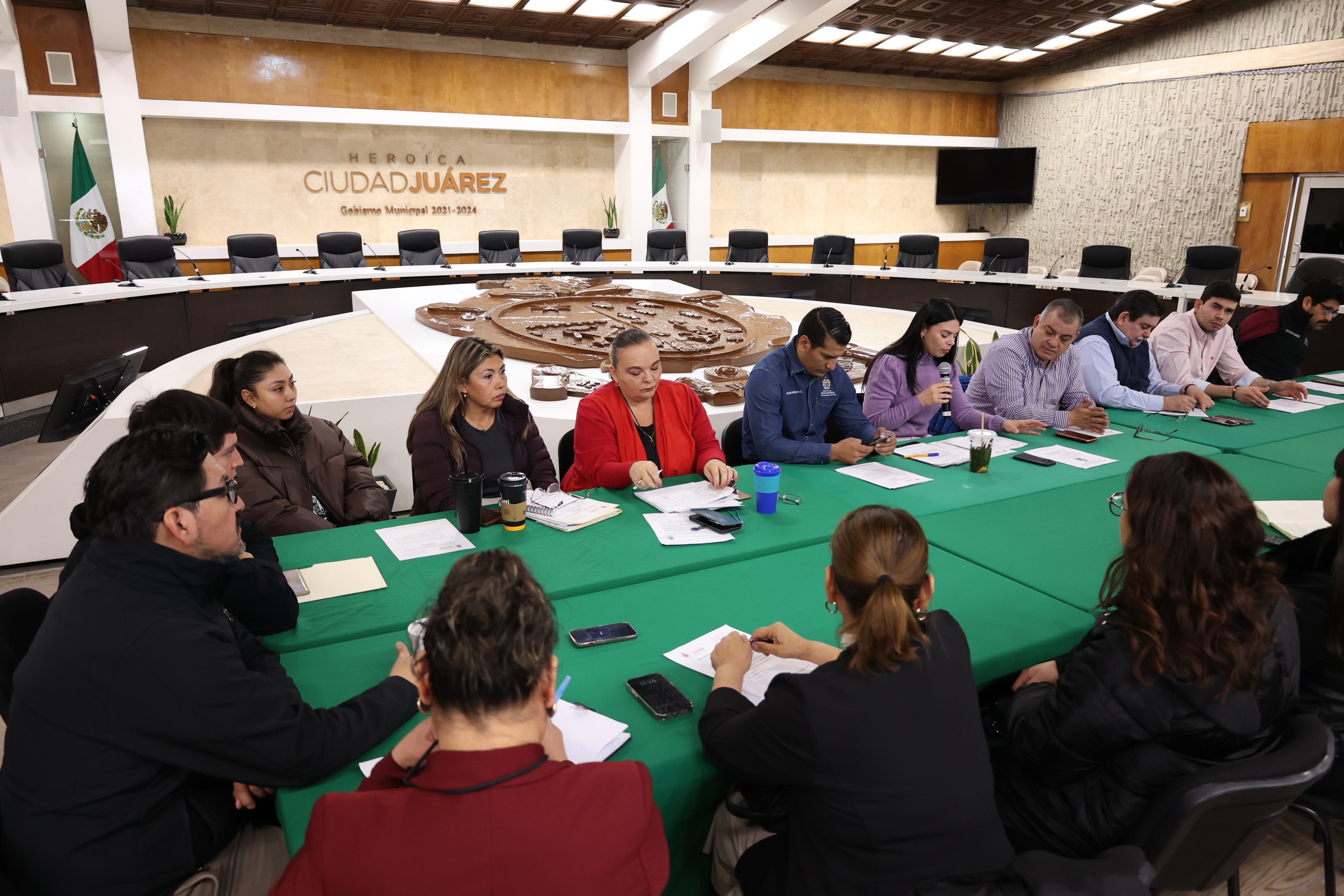 Ante regidores, vecinos denuncian imposición de murales en parques de Presupuesto Participativo