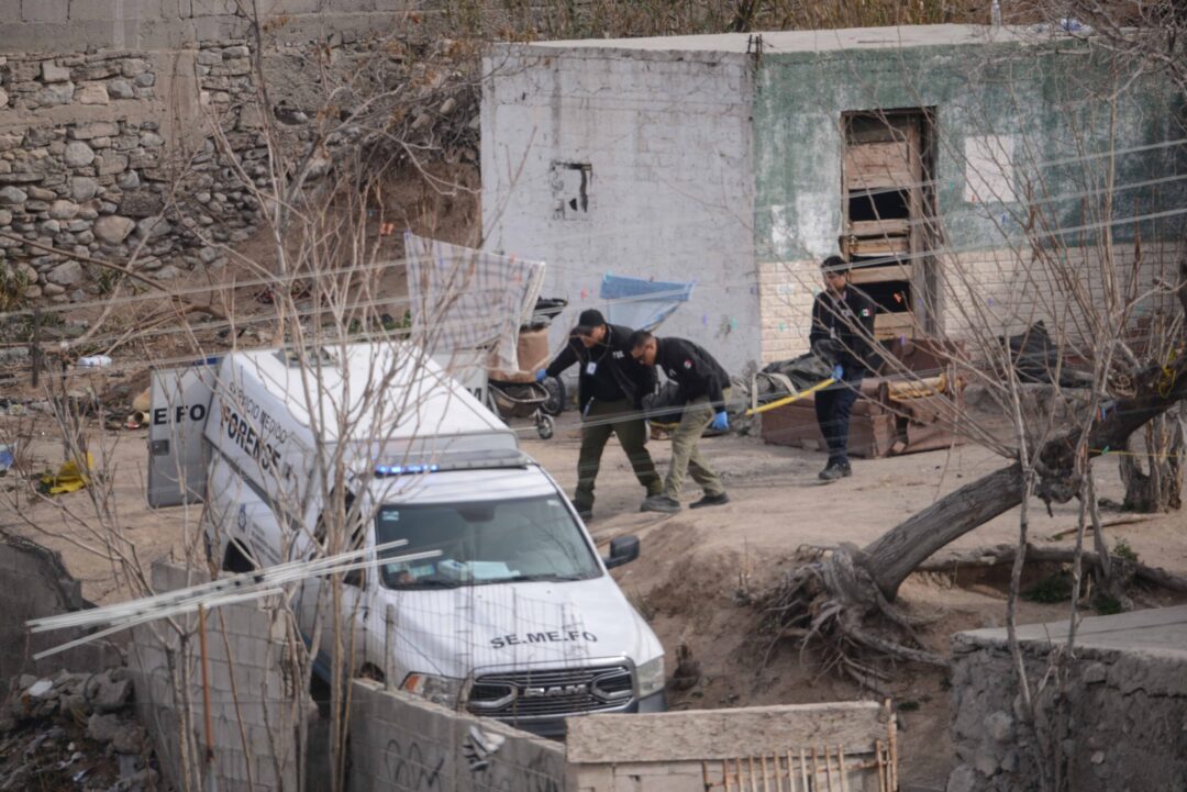 ‘Pitazo’ los lleva a fosa clandestina, encuentran 2 cuerpos en Ciudad Juárez