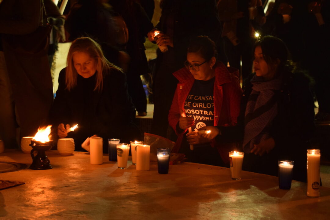 Galería: Velas encendidas en memoria de las víctimas de feminicidio