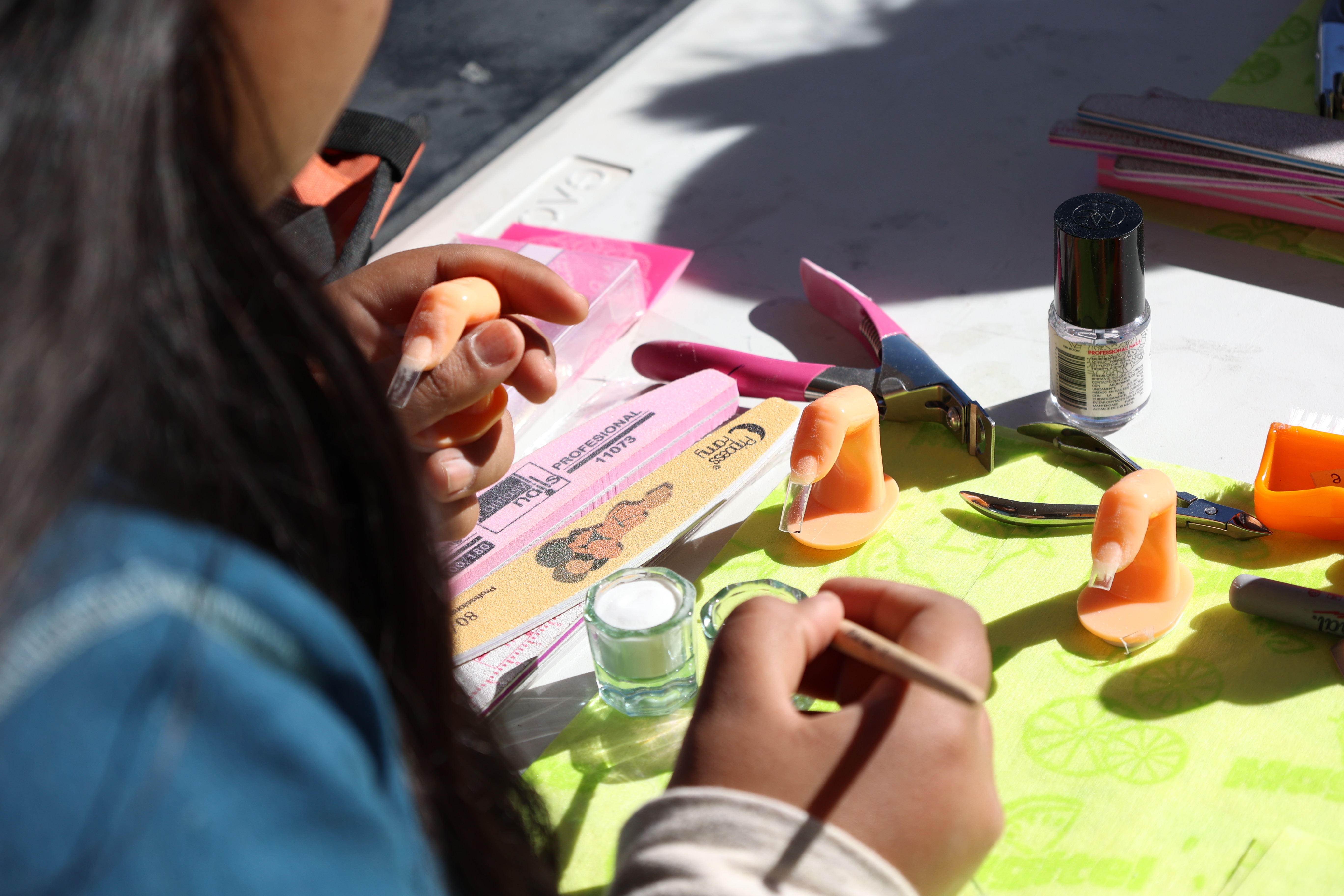 ¿Eres manicurista y te gusta trabajar con juventudes? Proyecto Toñito te está buscando