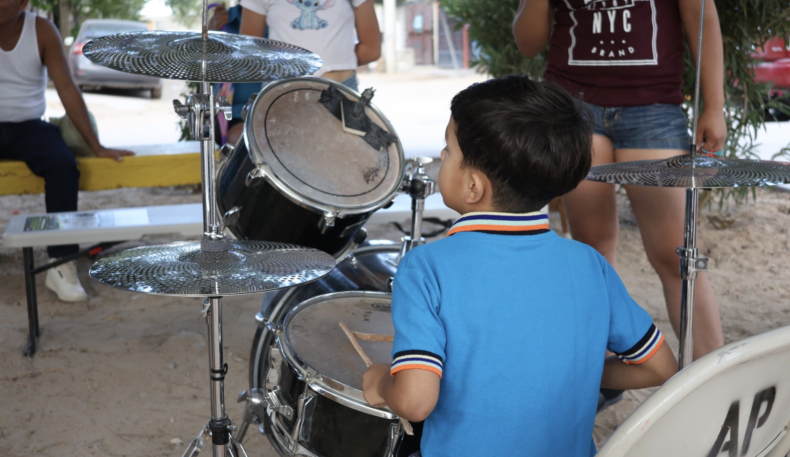 Llevan taller de música a la niñez del suroriente