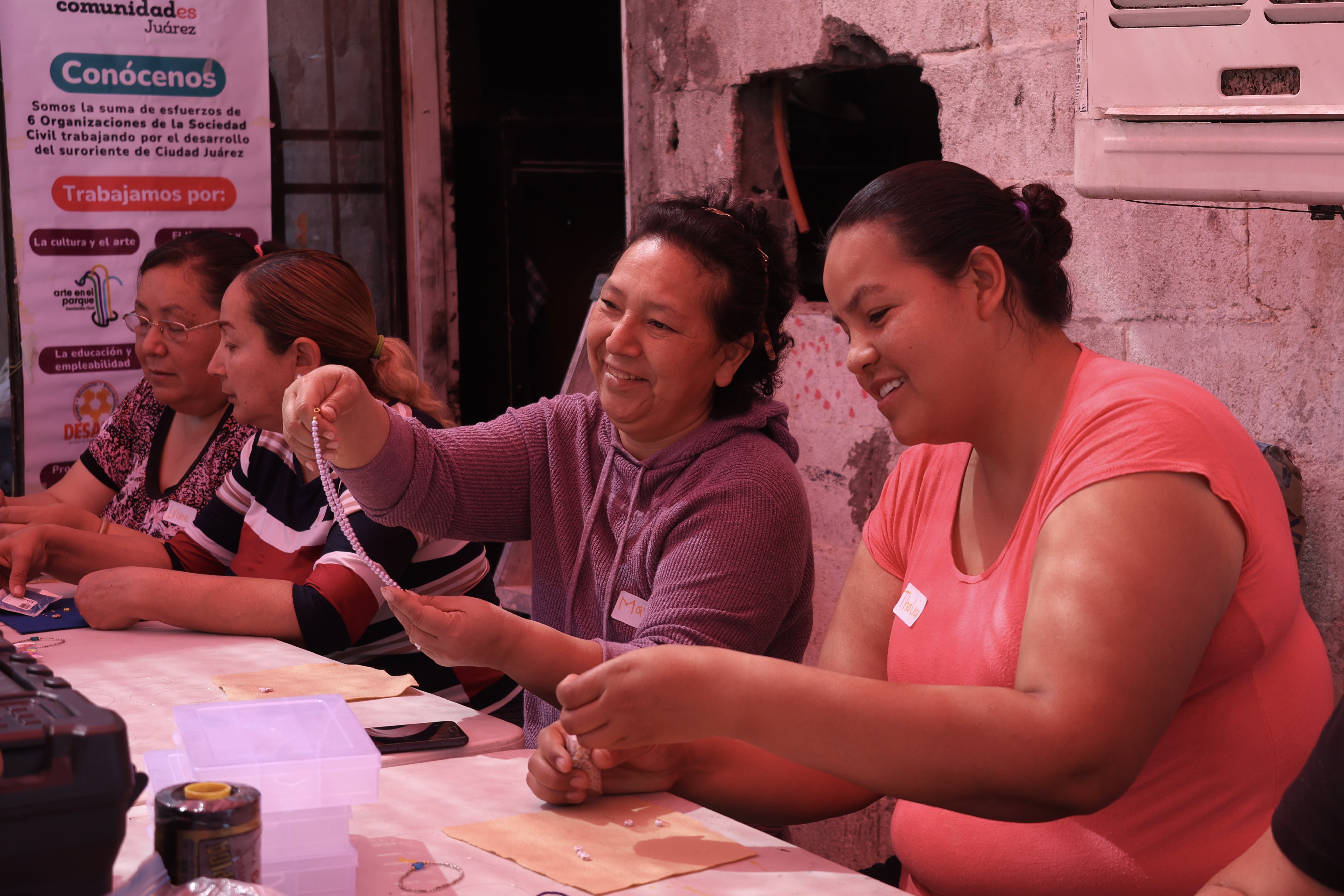 Con convivio, madres de niñas y niños con discapacidad concluyen taller de bisutería
