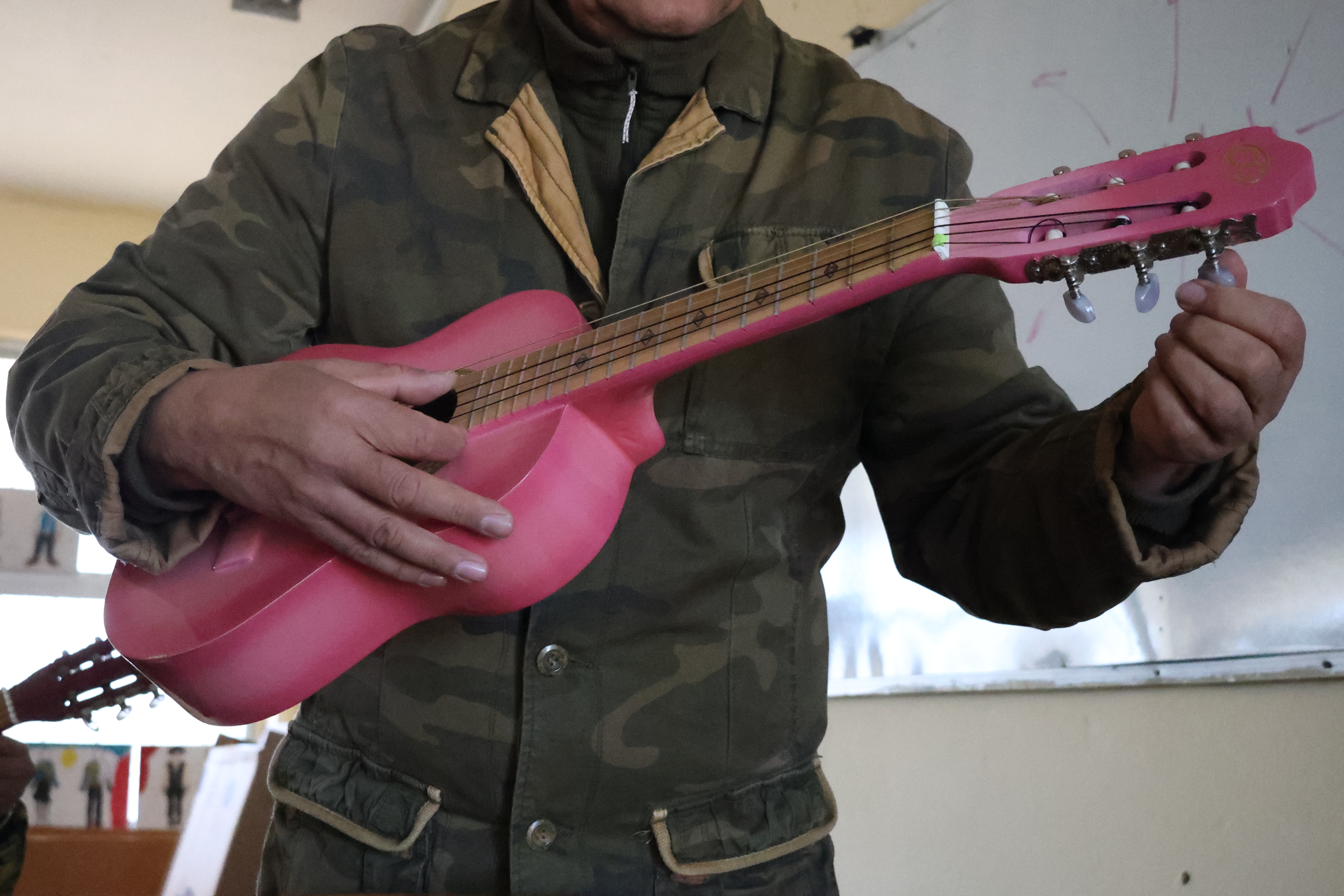 Colectivo Los Calle solicita donaciones de guitarras para nuevo curso comunitario