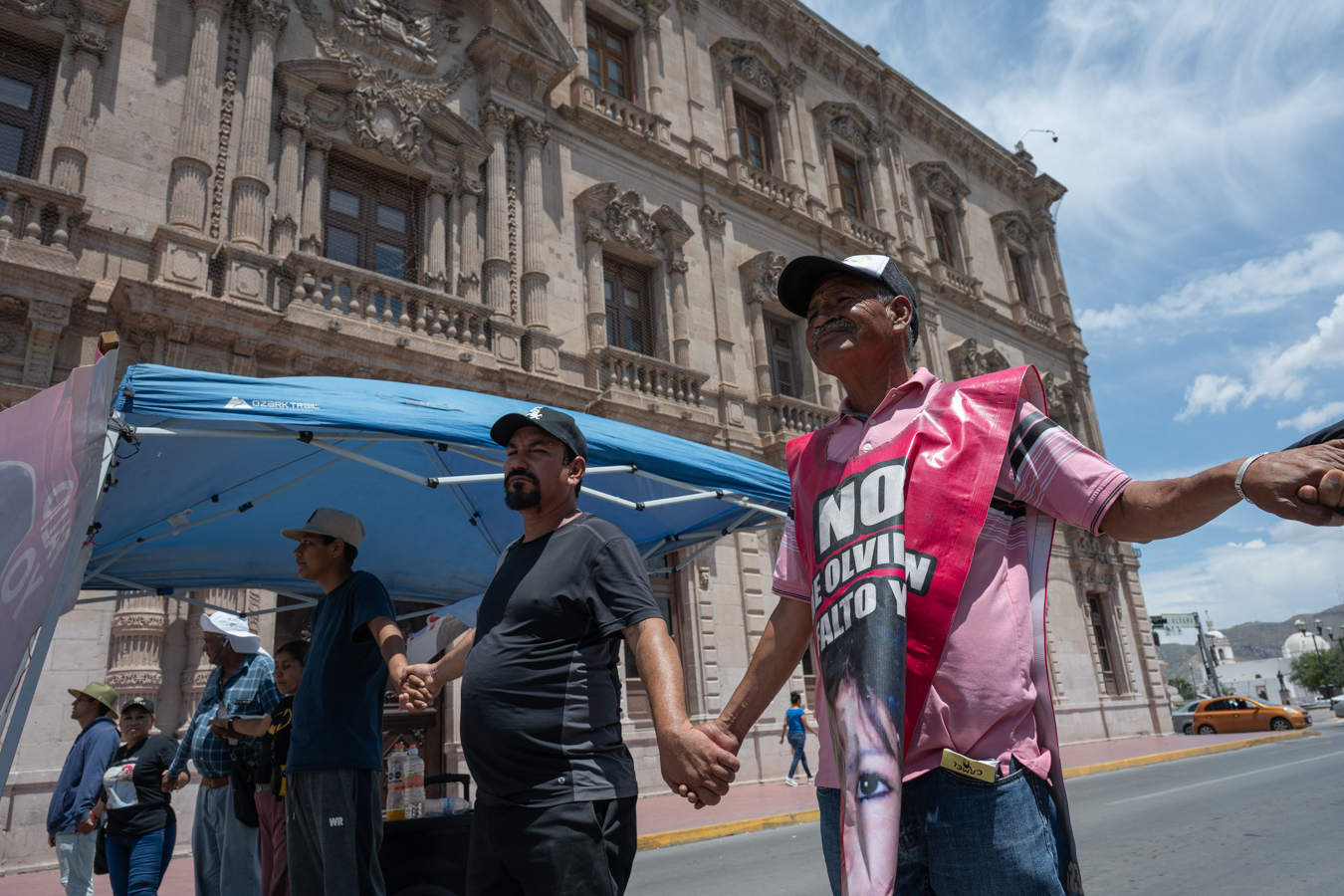 Familiares de personas desaparecidas inician plantón en Chihuahua; piden diálogo con gobernadora