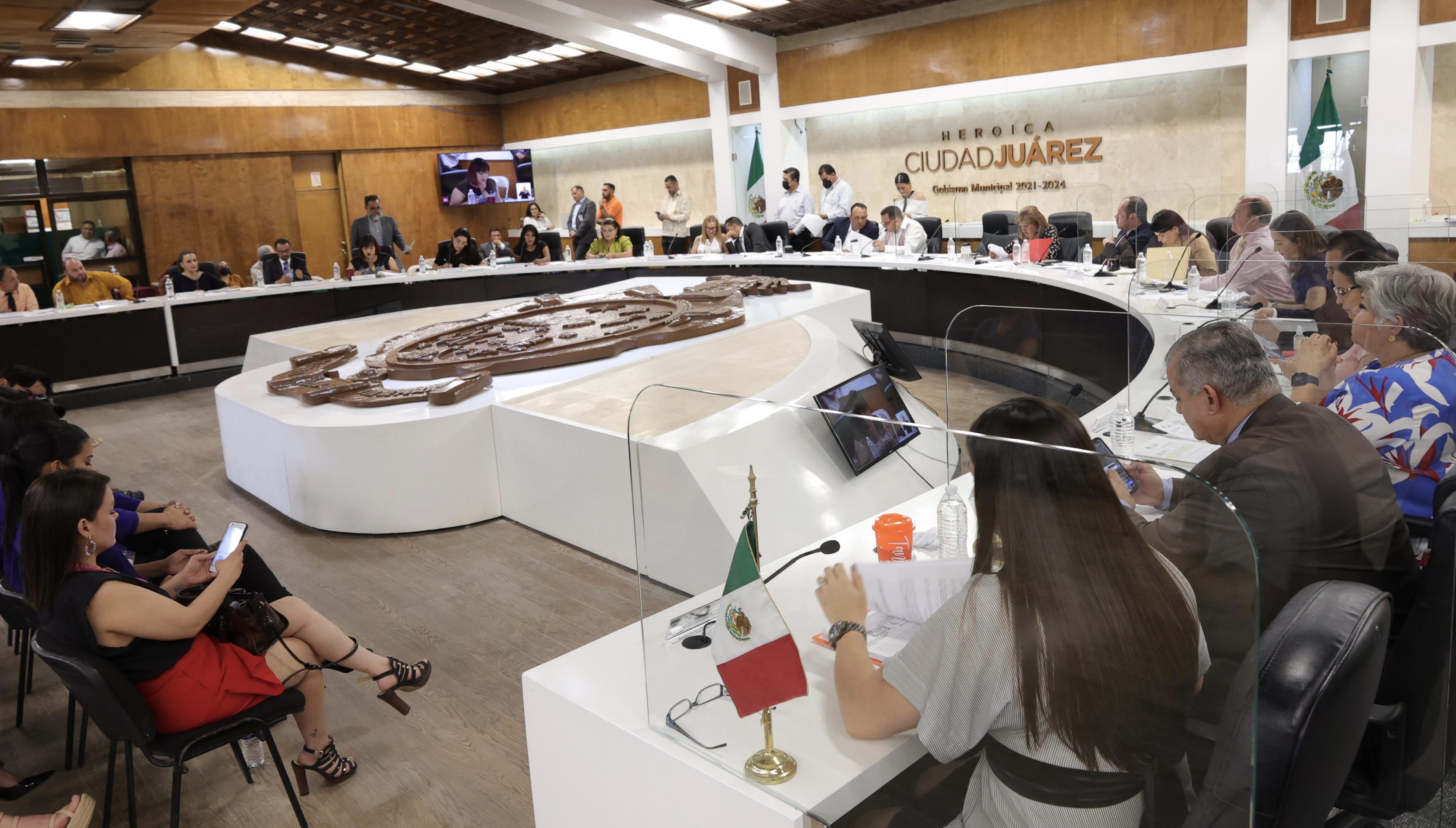 Viaje de 15 regidores a España costó 1.2 millones de pesos