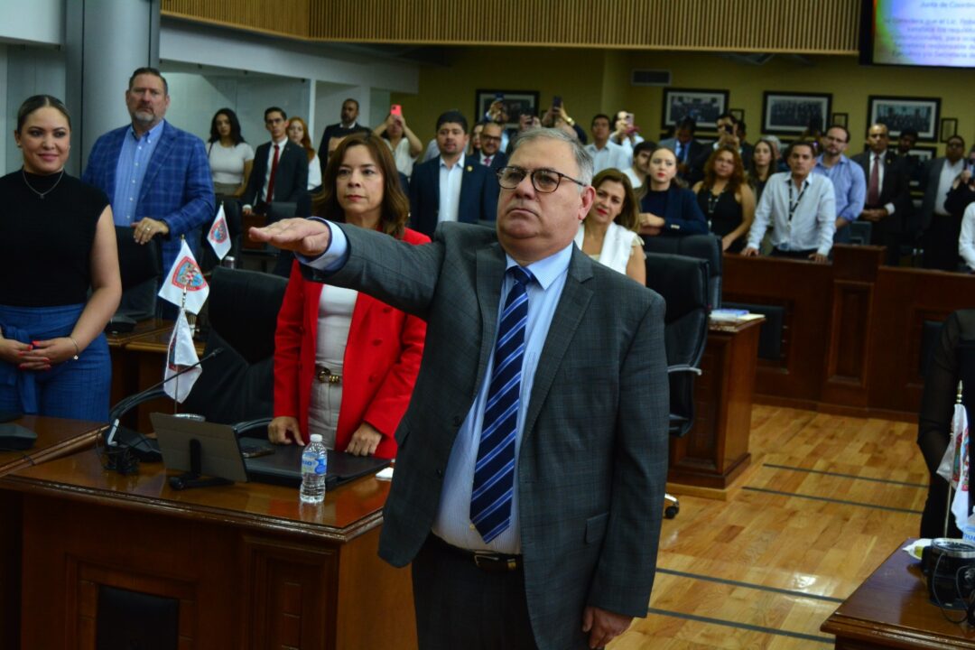 Premian a fiscal destituido, lo ratifican en la Función Pública