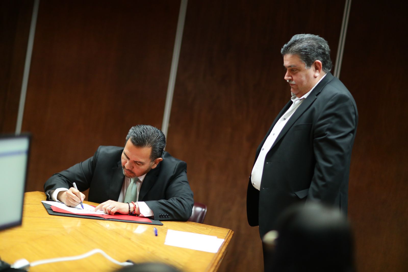 Pérez Cuéllar firma acta de entrega-recepción para la administración 2024-2027