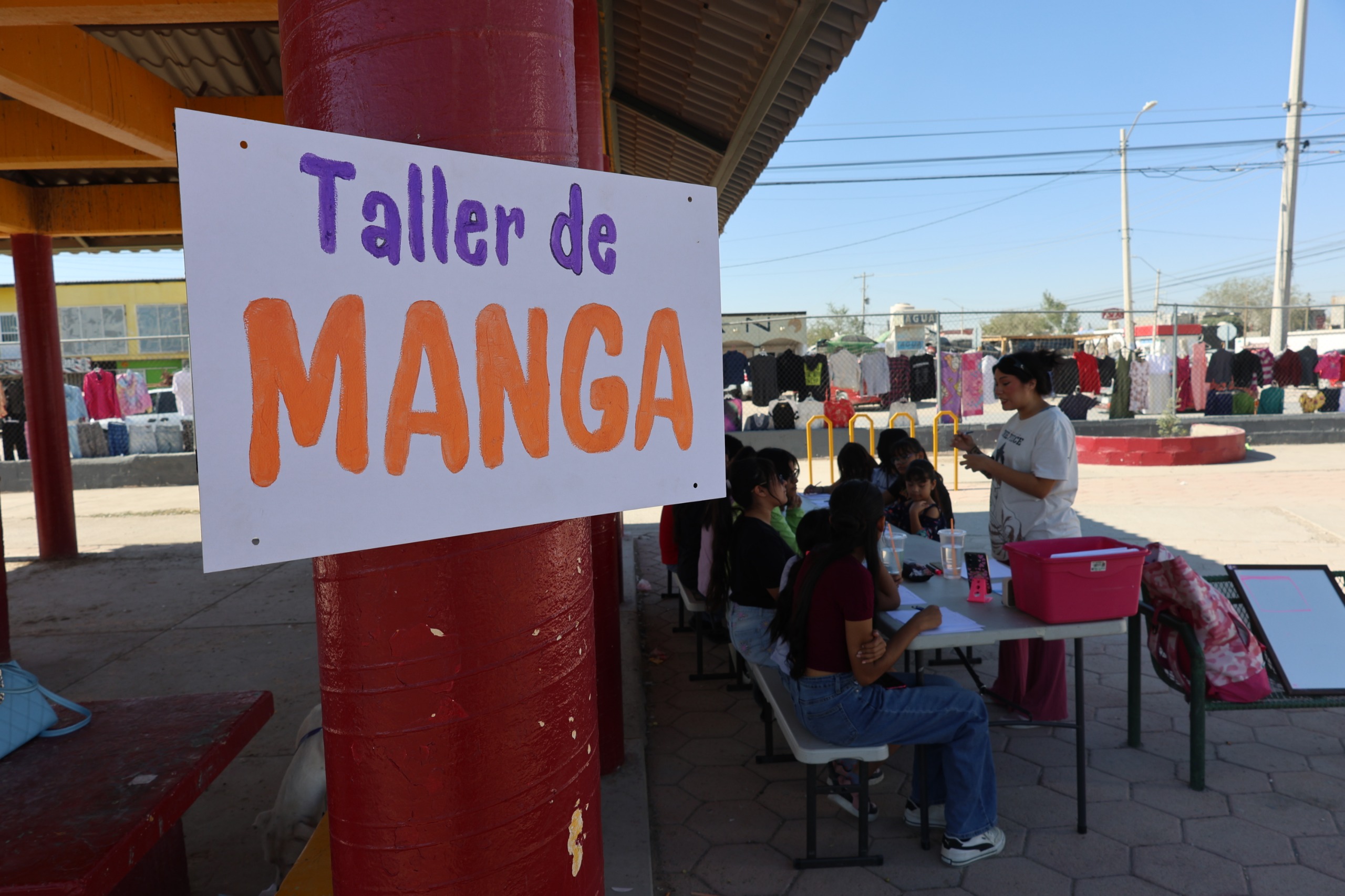 Adolescentes participan en talleres de k-pop, cosplay y manga en el suroriente