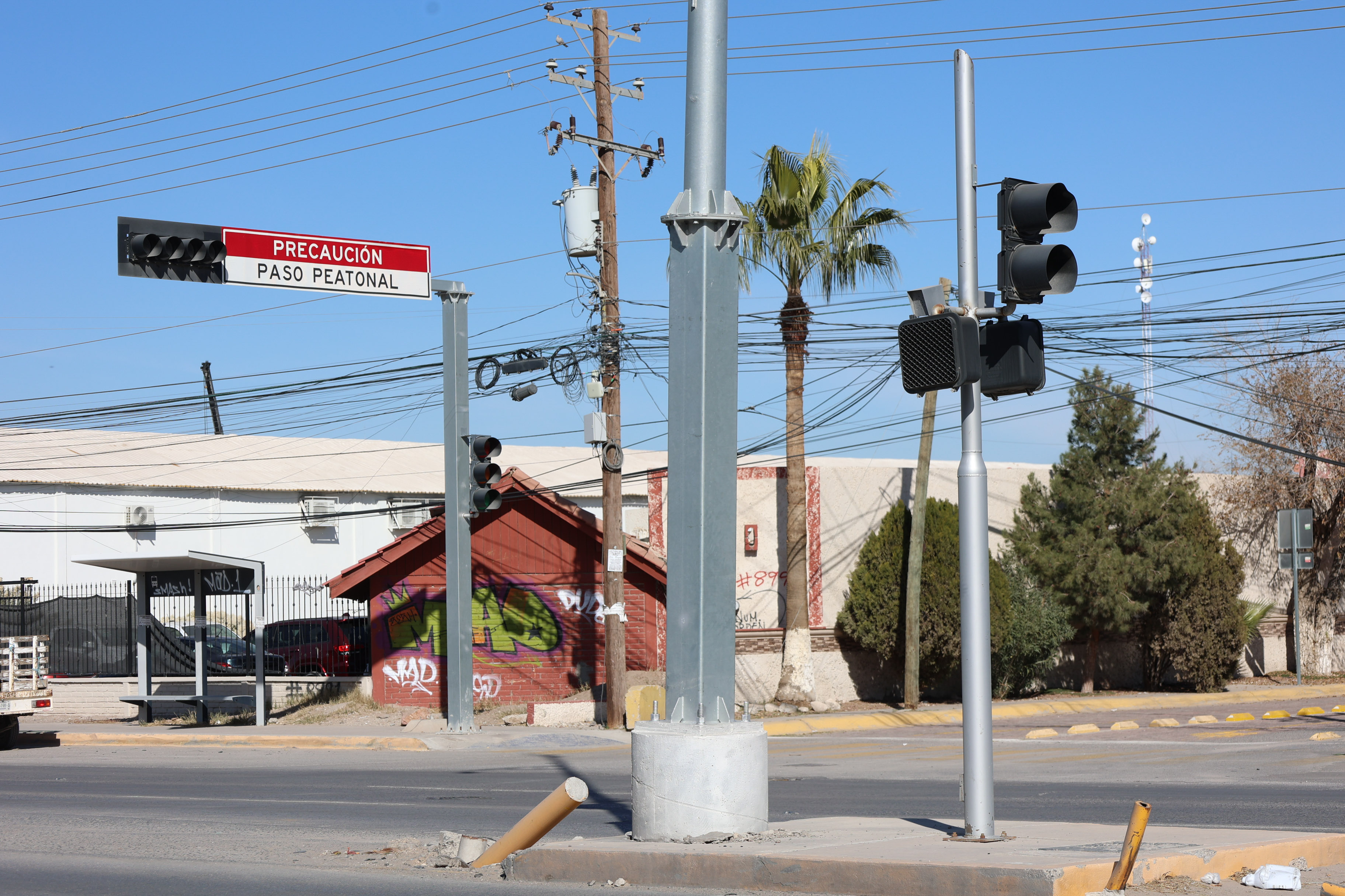 Urgen al Ayuntamiento atención de fallas en semáforos peatonales de avenidas principales