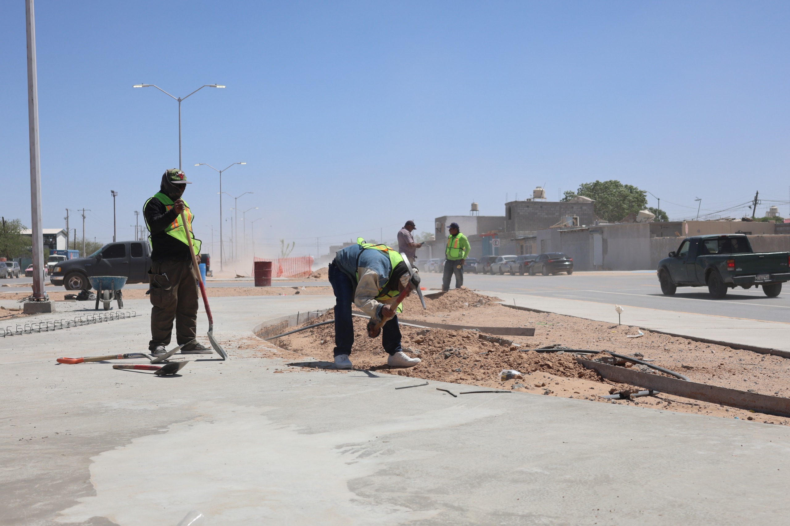 Avanzan obras de infraestructura verde en camellón de la avenida Lote Bravo