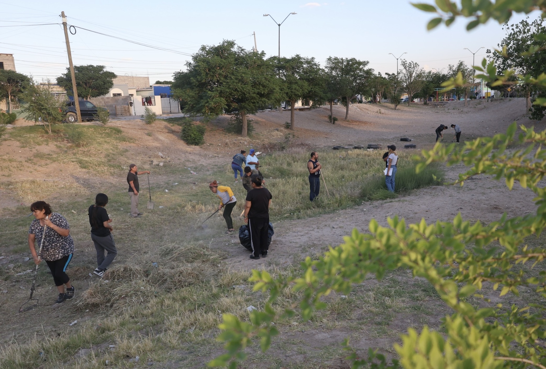 Vecinos de Riberas del Bravo reviven sus parques con organización y trabajo comunitario