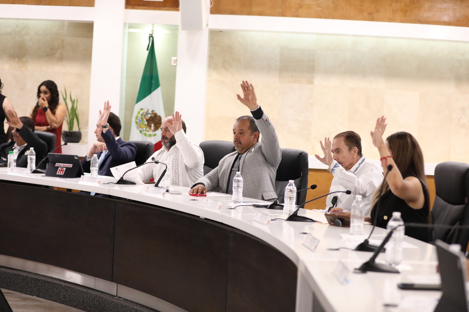 Cabildo aprueba otorgar apoyo económico de 150 millones de pesos a escuelas