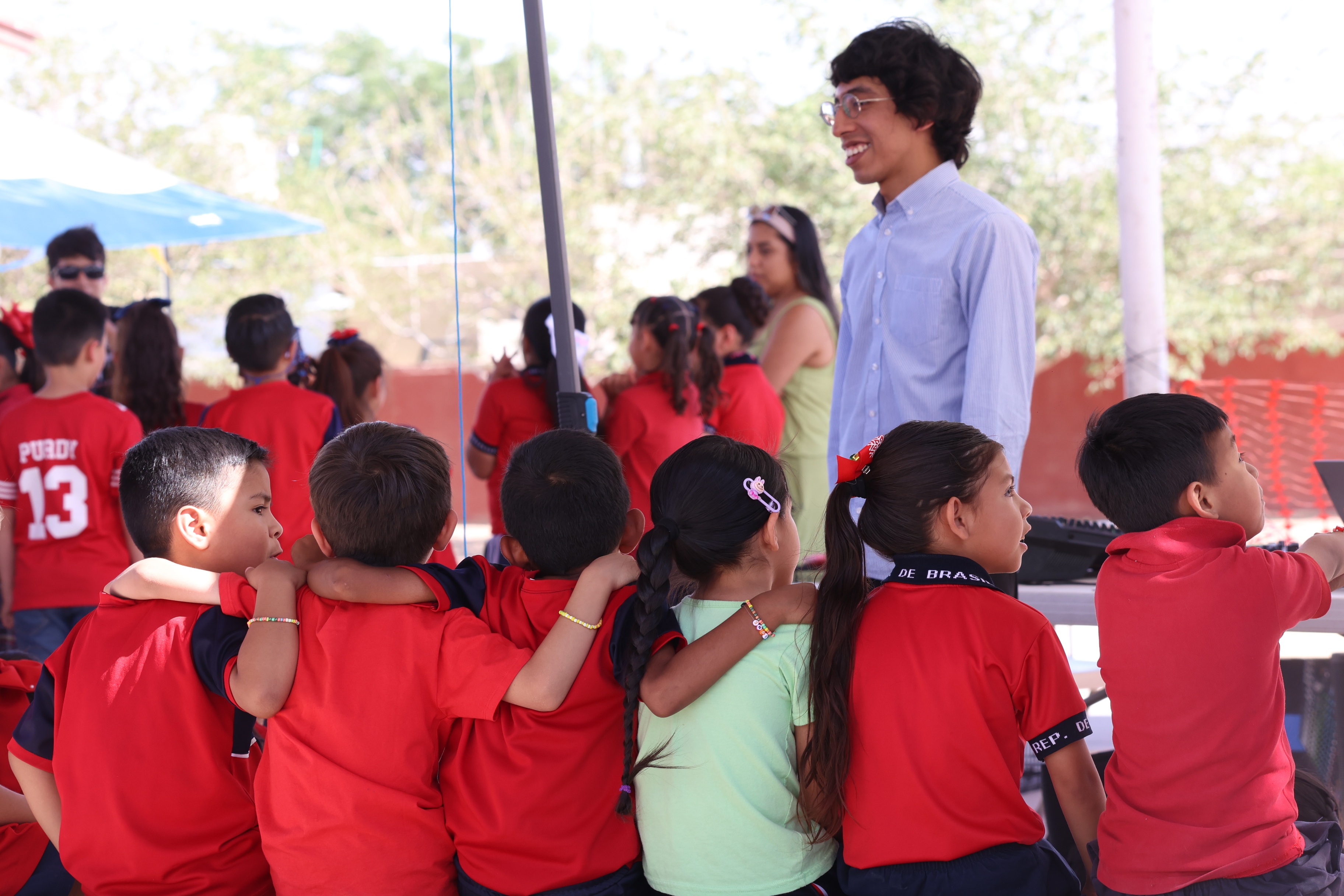 Talleristas comparten el arte con niñas y niños del suroriente en Feria de las Artes