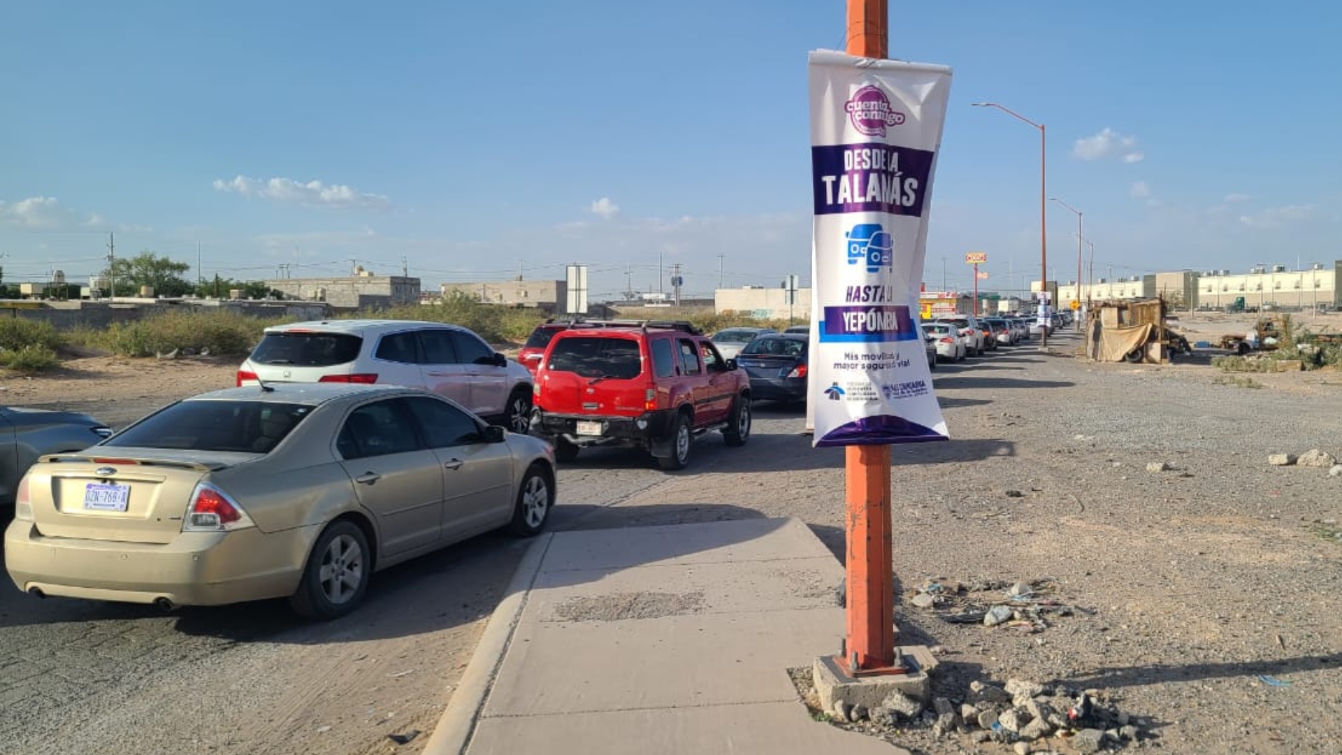 Pese a ser ilegal, Gobierno del Estado instala pendones en obras De las Torres