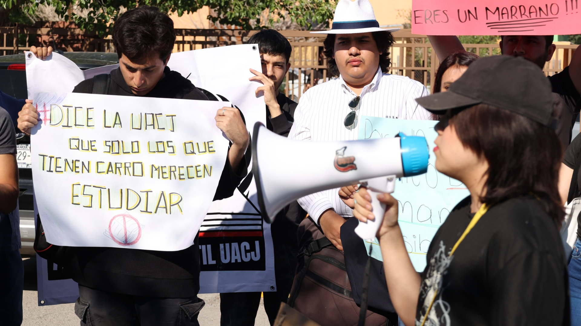 “Sin transporte, no hay estudio”: estudiantes de la UACJ exigen transporte digno para comunidad educativa