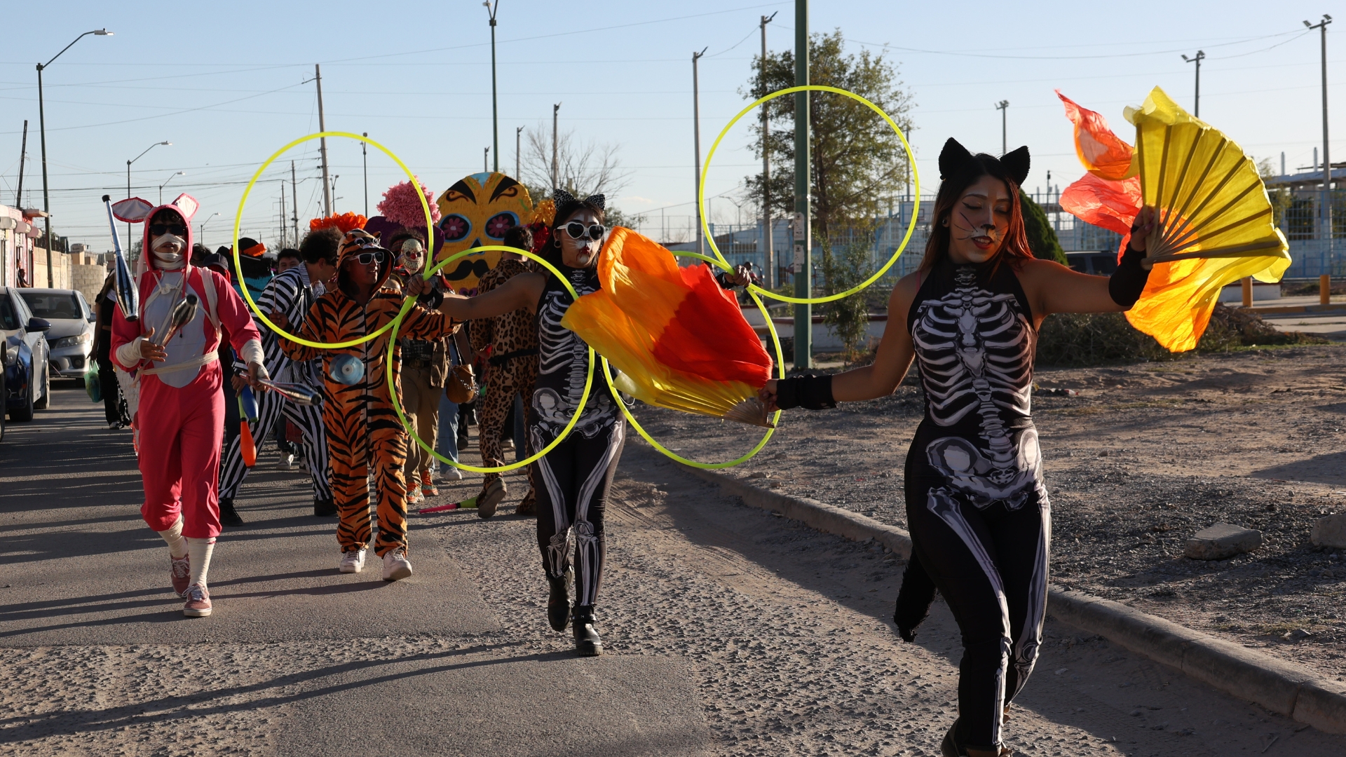 Caravana comunitaria llena de color y tradición a Parajes del Sur