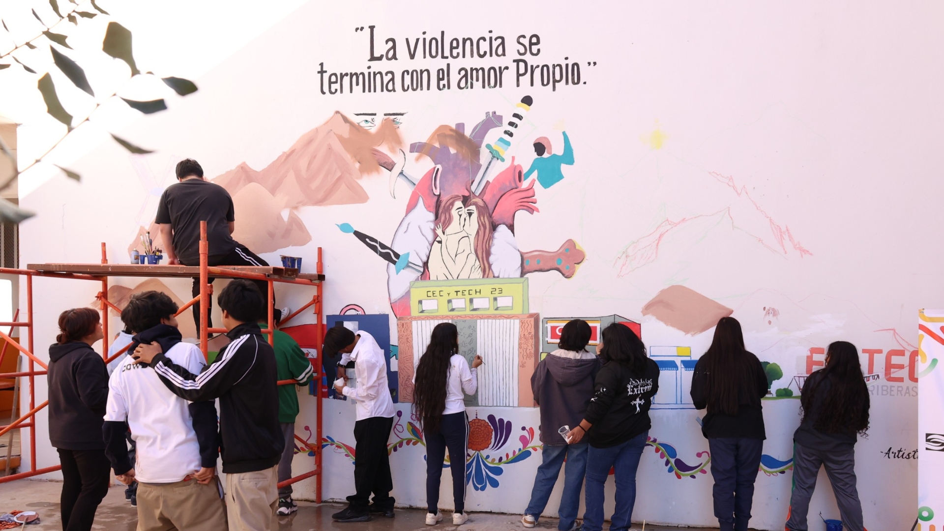 Murales colectivos buscan reflejar la vida cotidiana del suroriente de Juárez