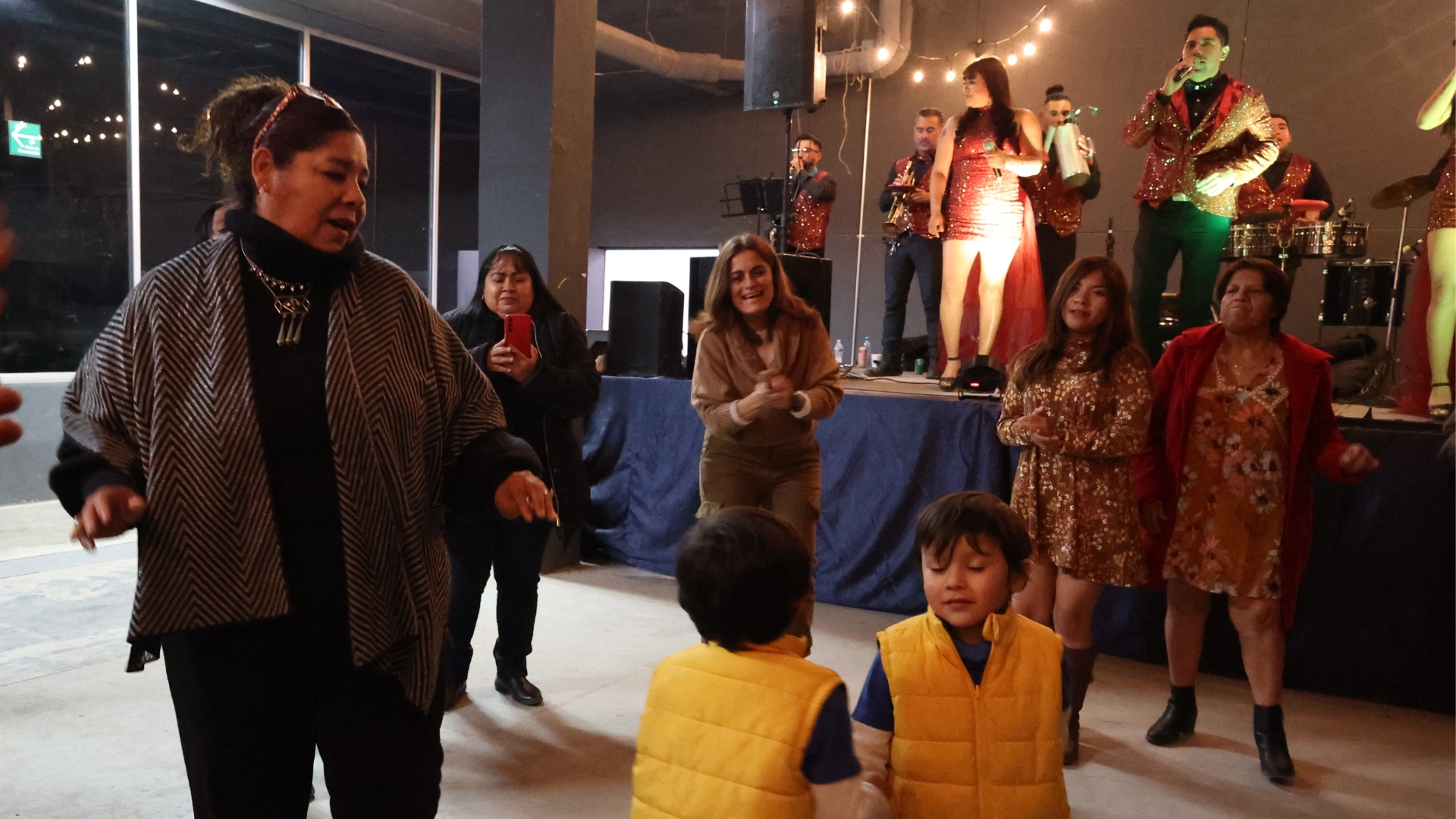 Celebran logros y unión vecinal en posada comunitaria